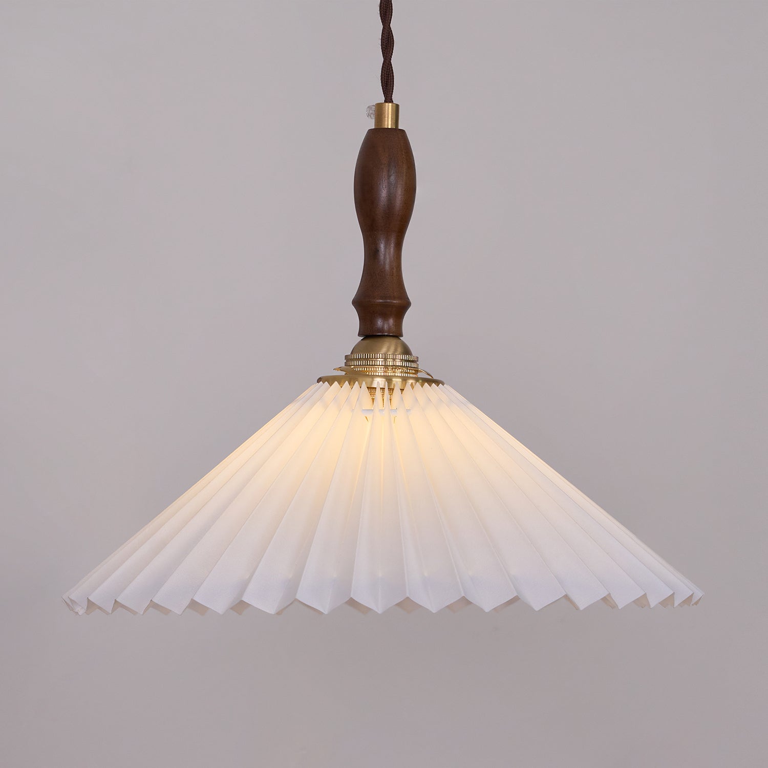 Pleated pendant light installation guide showing plug-in flexibility and height adjustment options