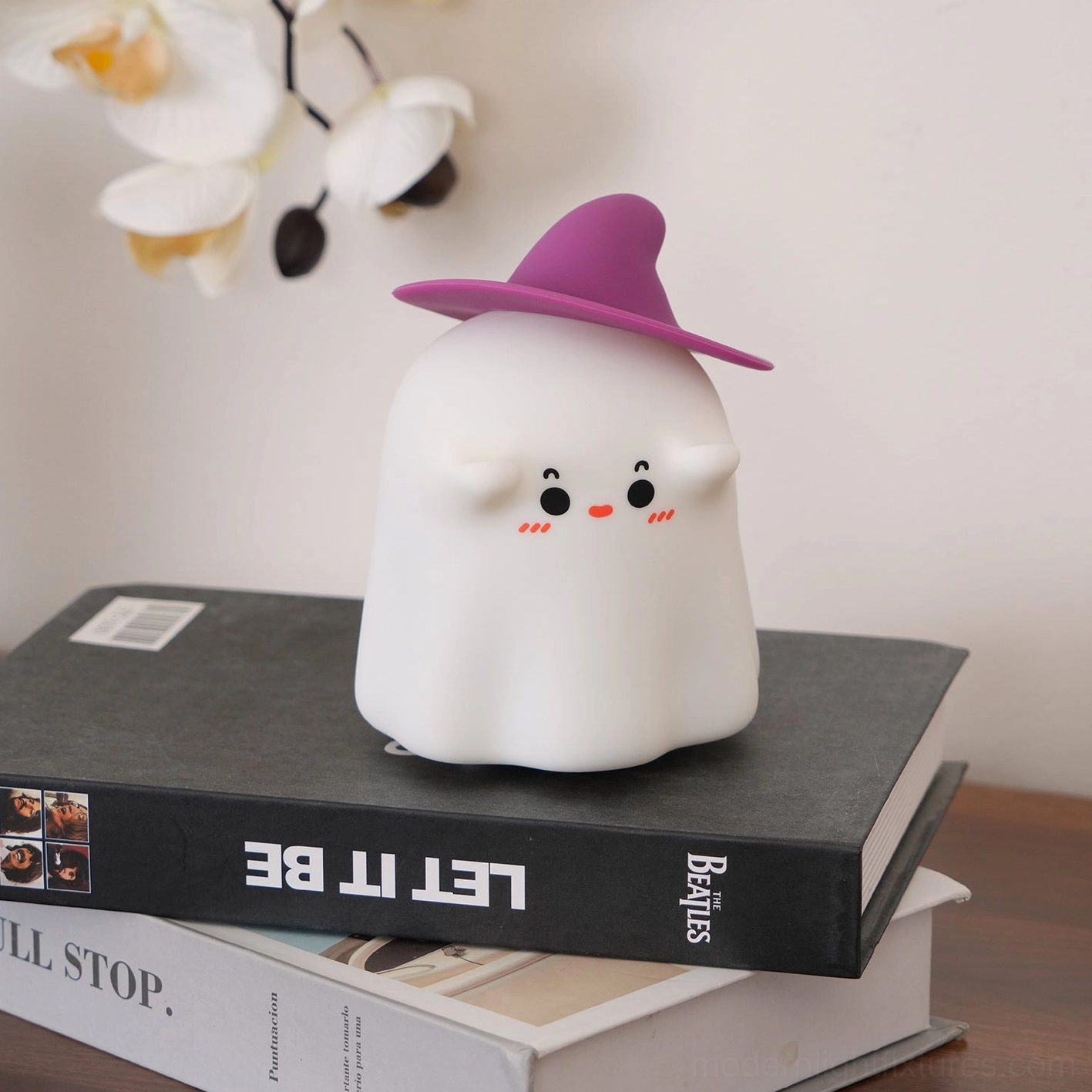 Warm 3000K LED warm white glow from enchanted witch ghost night light