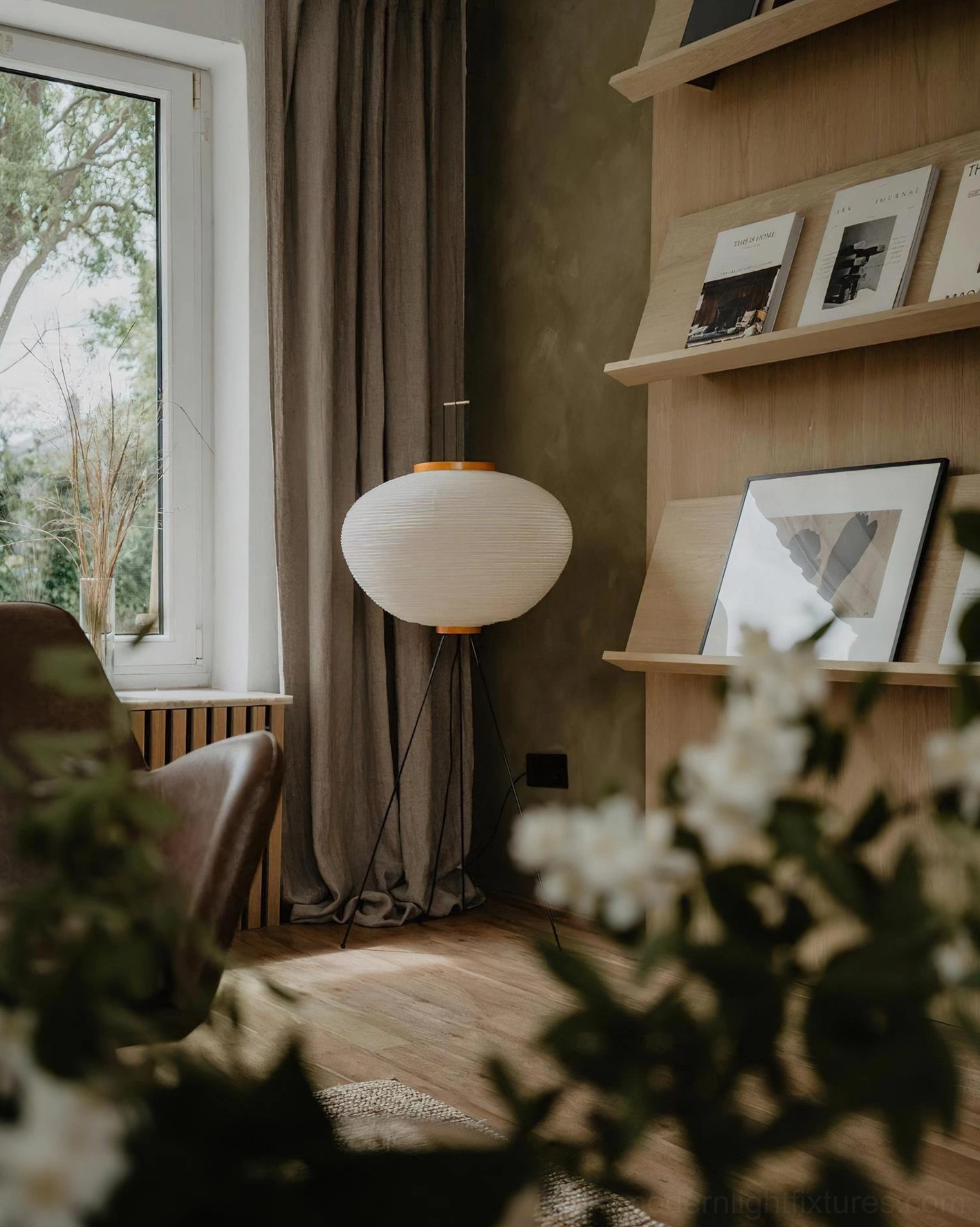 Akari 10A floor lamp size comparison with interior furnishings in modern home setting