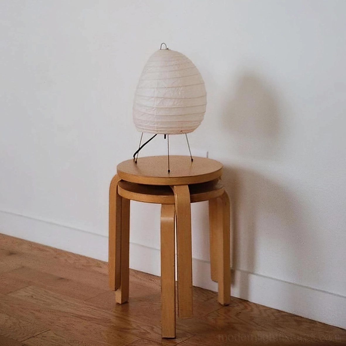 Akari 1N Japanese washi paper lamp showing 50cm total height dimensional profile and minimalist proportions