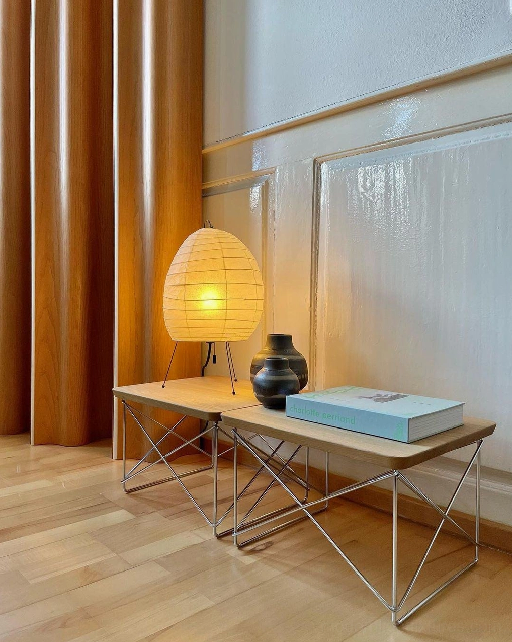 Modern minimalist living room corner with Akari 1N washi paper table lamp on metal side table with contemporary decor