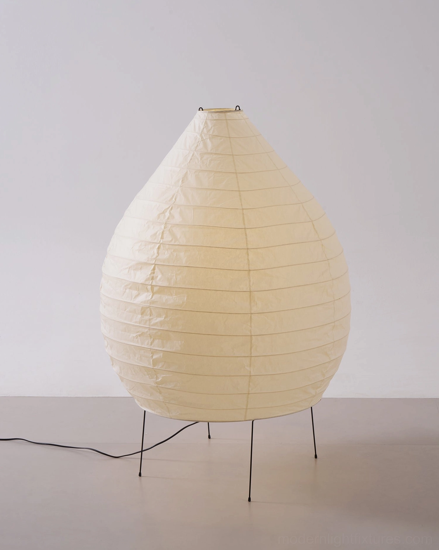 Akari 23N floor lamp sculptural design with black metal tripod base and organic teardrop shape