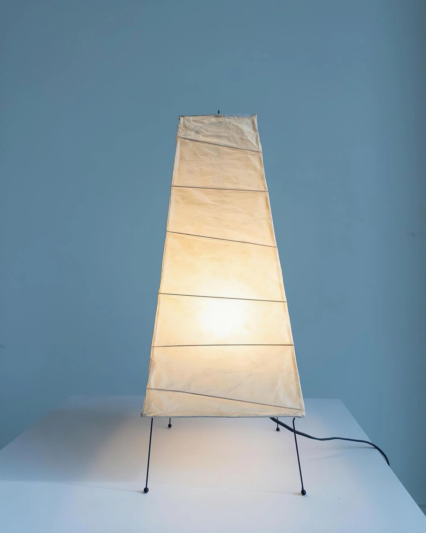 Akari 4N Japanese-inspired table lamp with elegant minimalist metal frame design