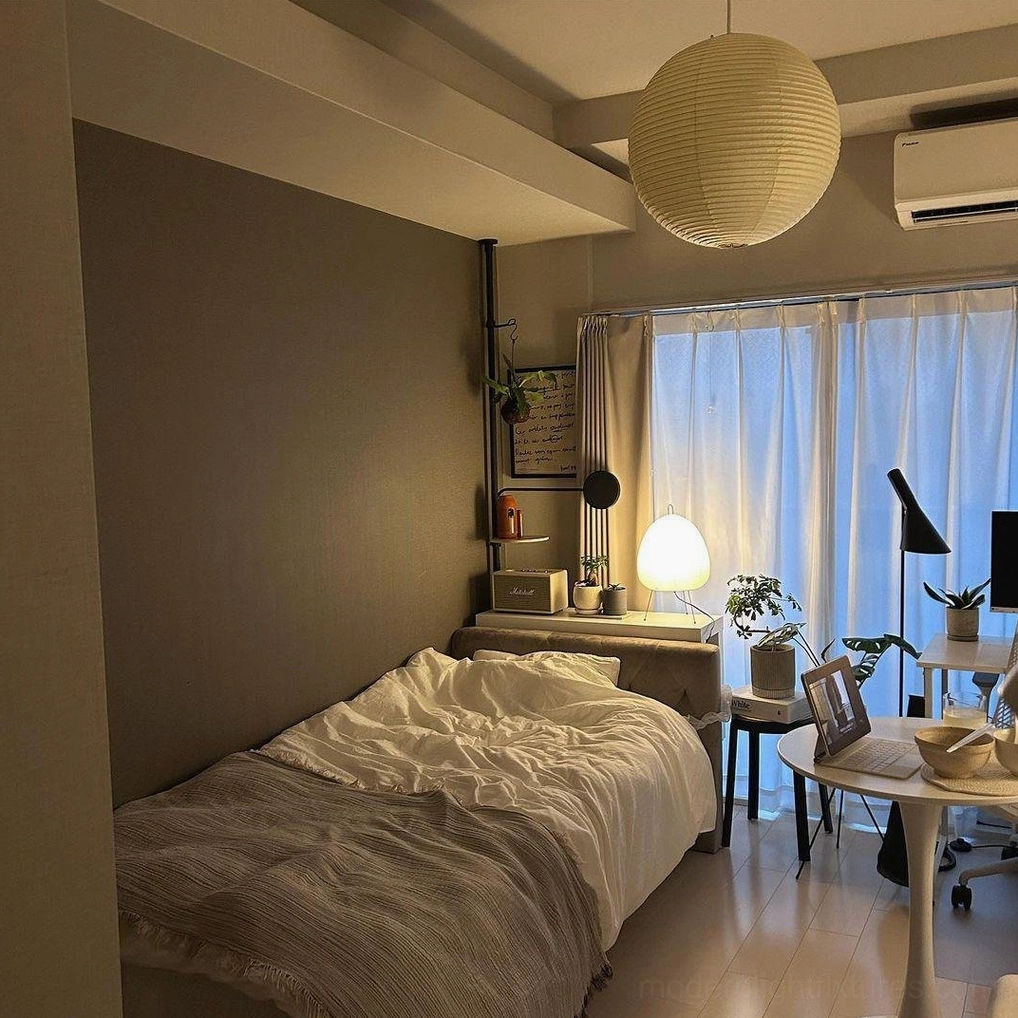 Akari pendant lamp diffused light glow effect in dining area
