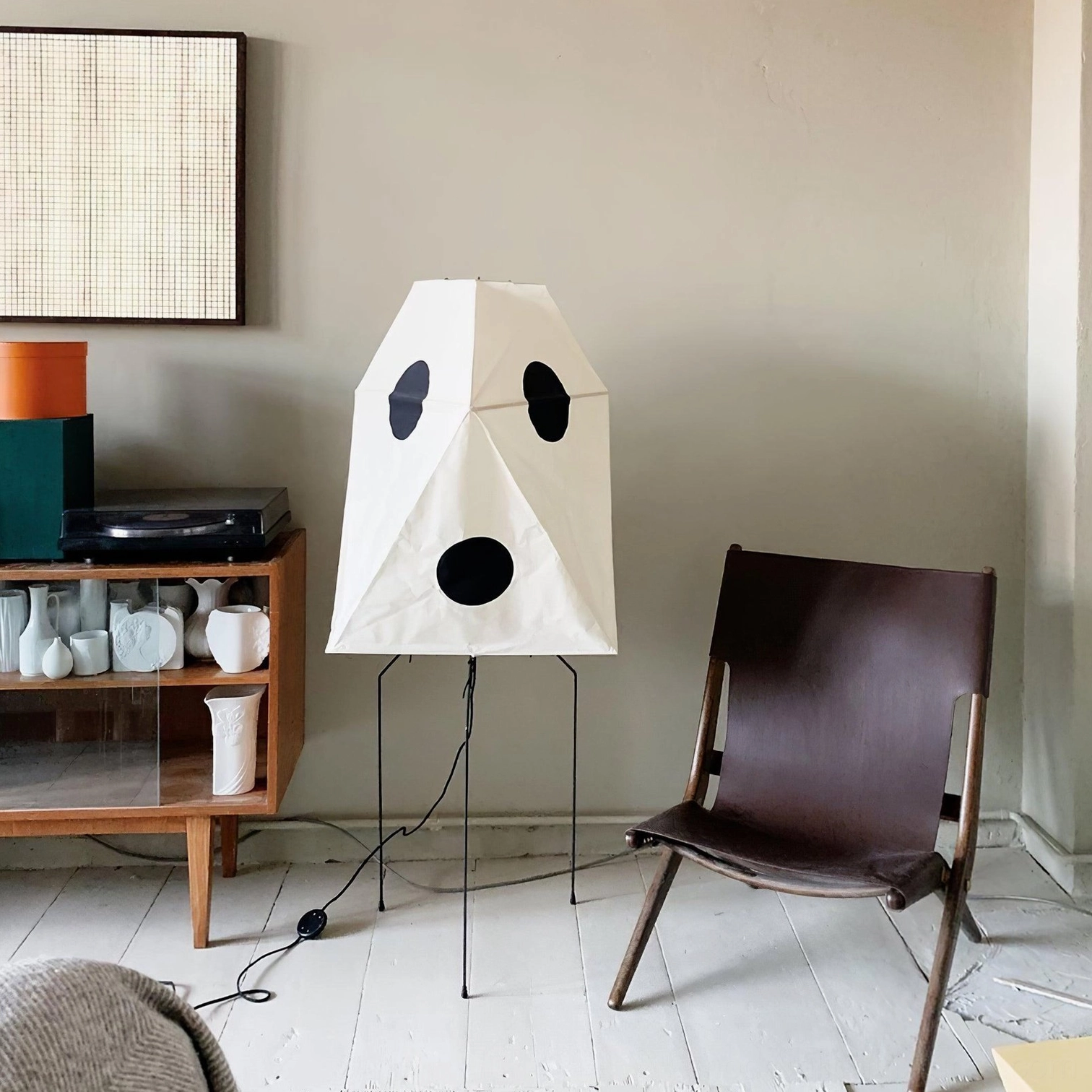 Akari UF3-Q black and white polka dot handcrafted Japanese paper floor lamp side angle view