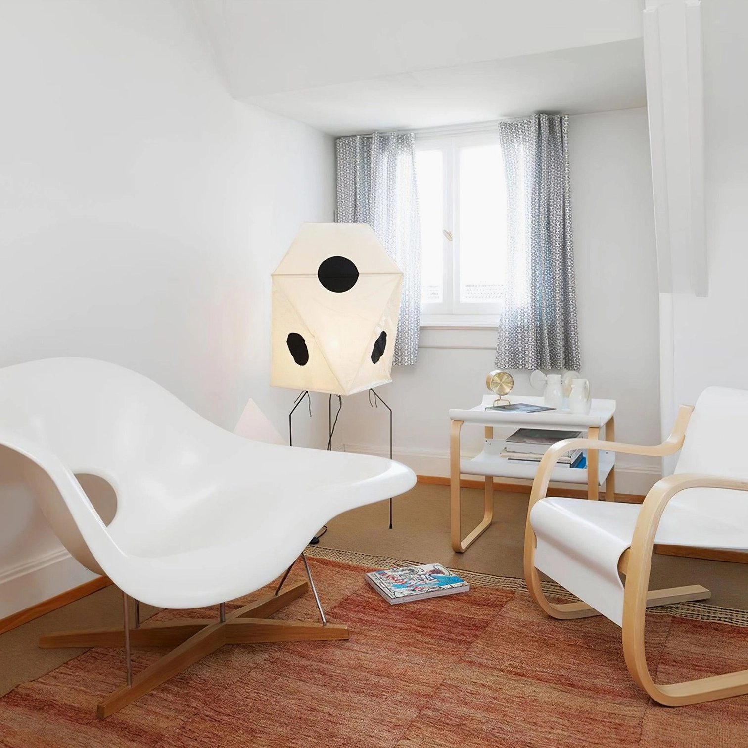 Akari UF3-Q Japanese washi paper floor lamp in mid-century modern living room corner