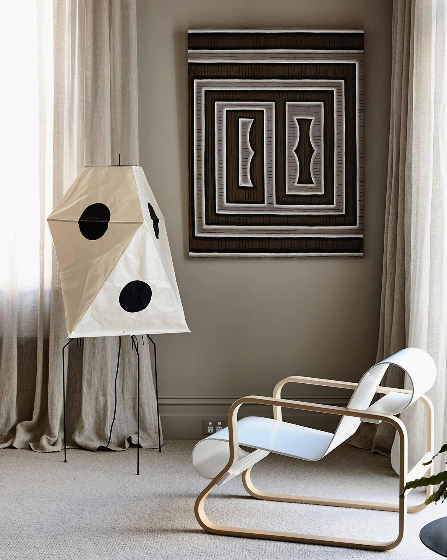 Akari UF3-Q washi paper floor lamp warm diffused light in minimalist bedroom setting
