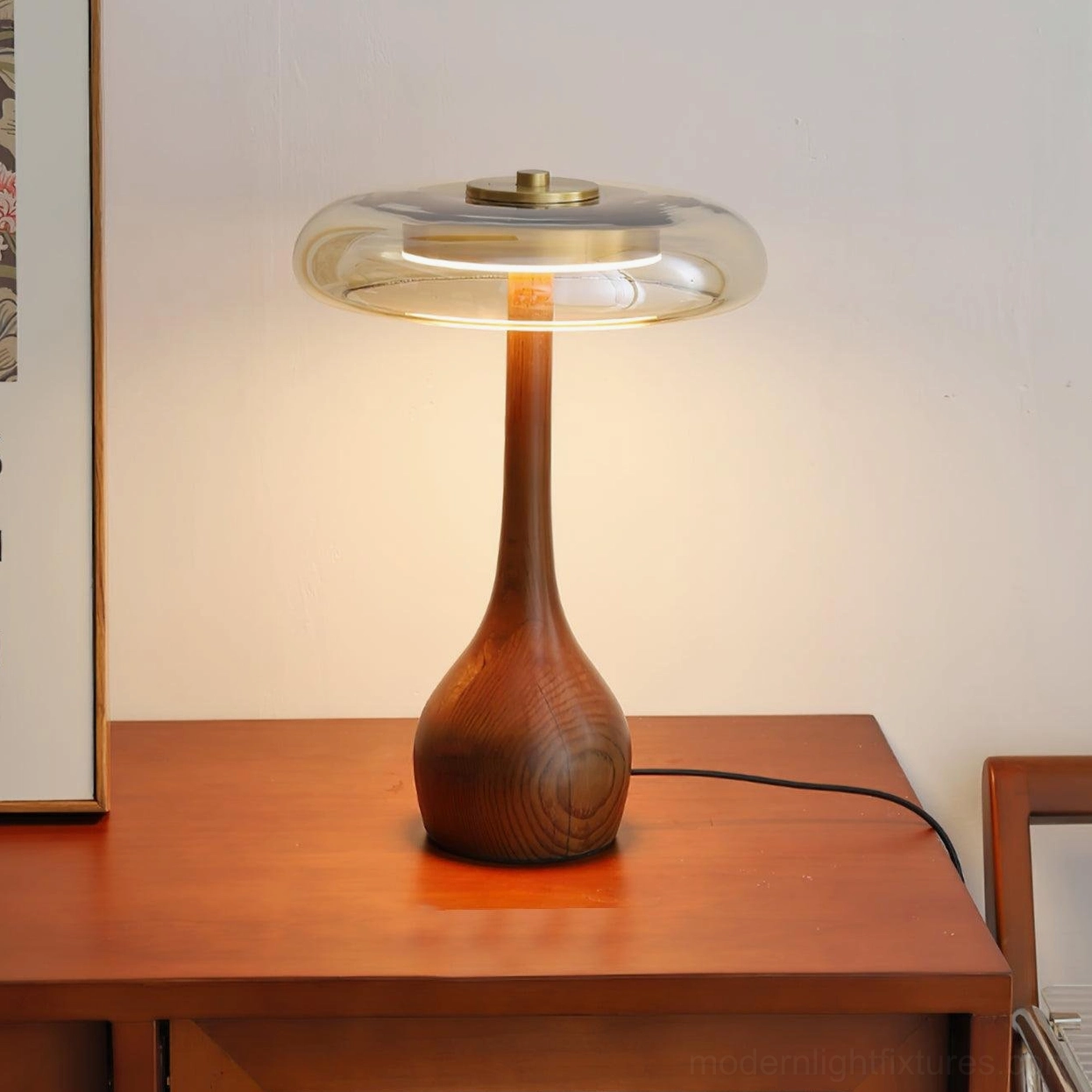 Andi glass table lamp Cognac color three-quarter view detail