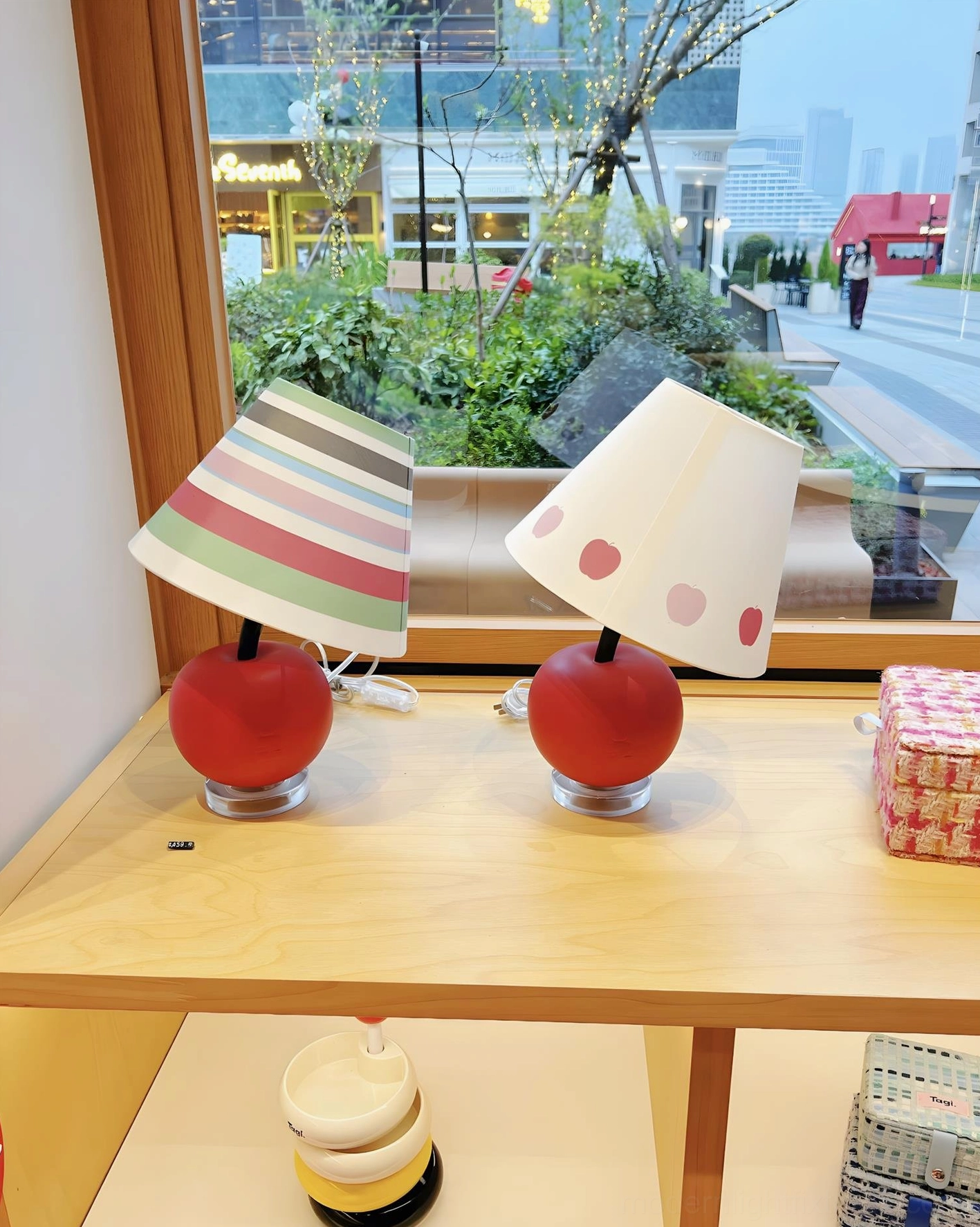 Decorative apple-shaped table lamp in multiple color options - red, black, white variants, color comparison view