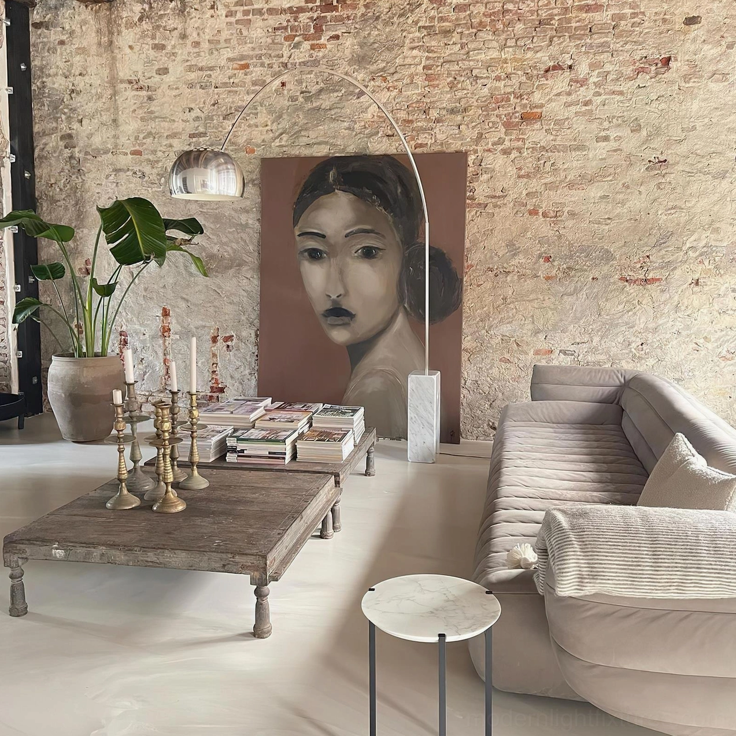 Arc floor lamp medium size variant showing versatile proportions for standard rooms