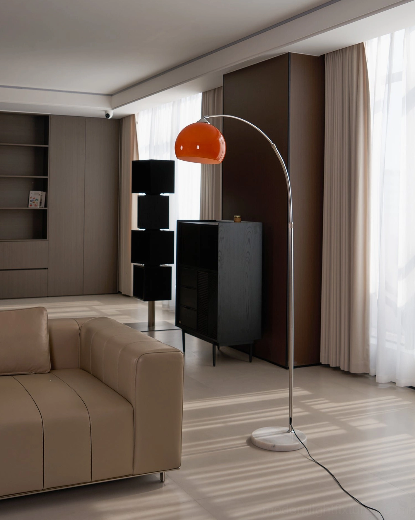 Arc floor lamp orange variant showing brightness and ambient light distribution