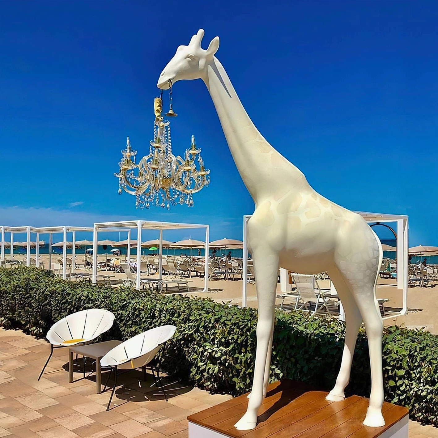 Artistic giraffe floor lamp contemporary design with sculptural resin form and ambient crystal light