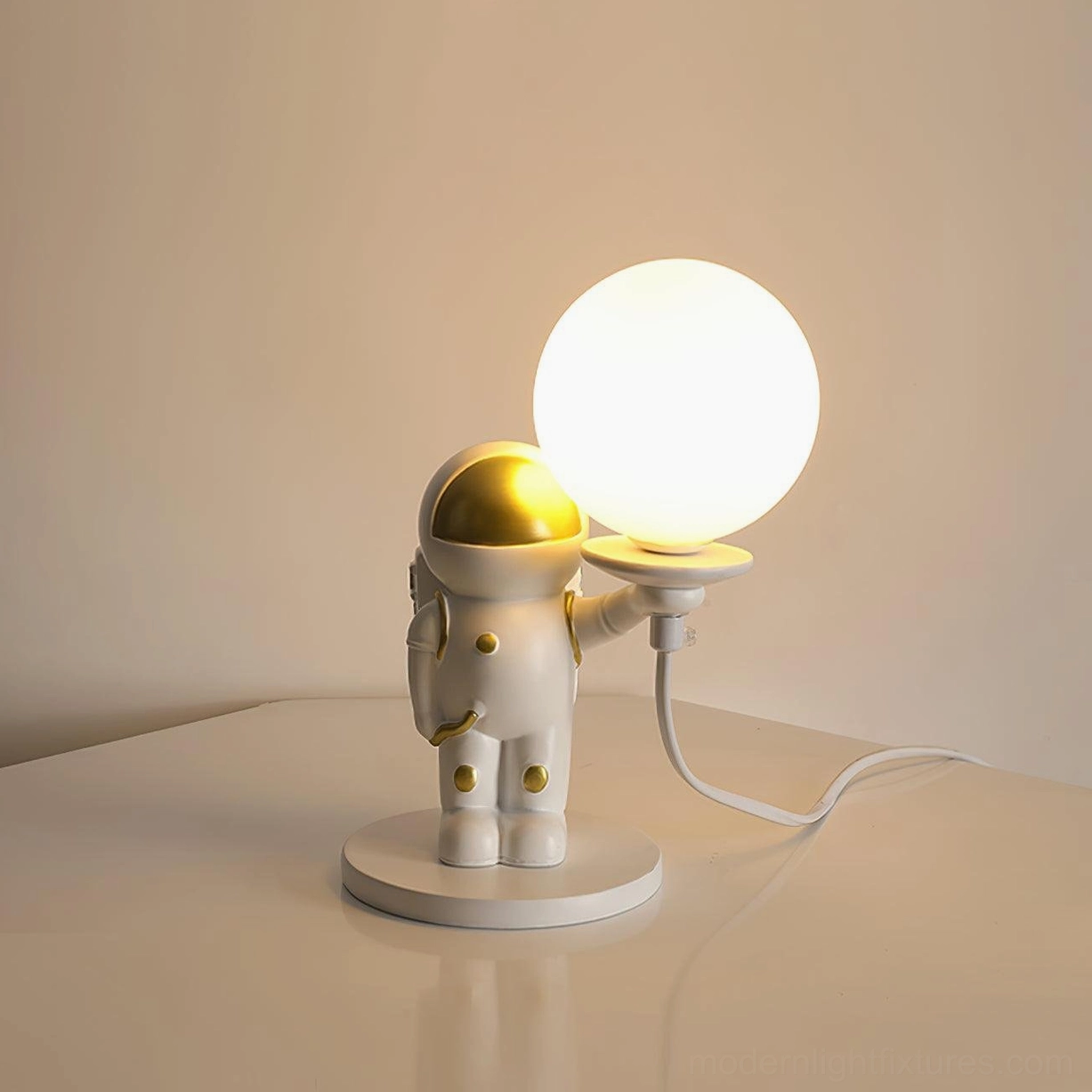 Astronaut table lamp style A small size side table display