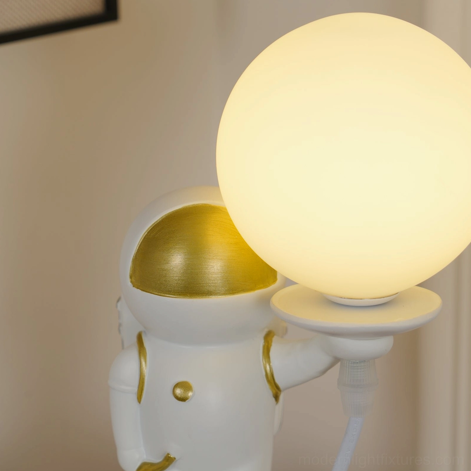 Astronaut table lamp 3000K warm white color temperature specifications