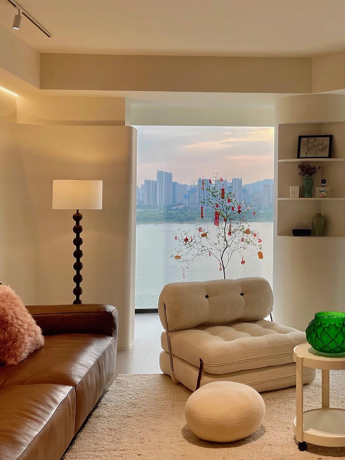 Barbell floor lamp with extended power cord and integrated foot switch