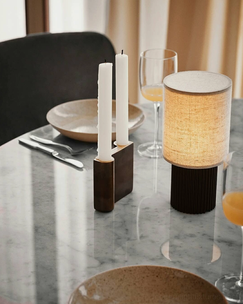 Minimalist charging table lamp in warm white 3000K with touch-activated controls, creating soft ambient light in contemporary bedroom