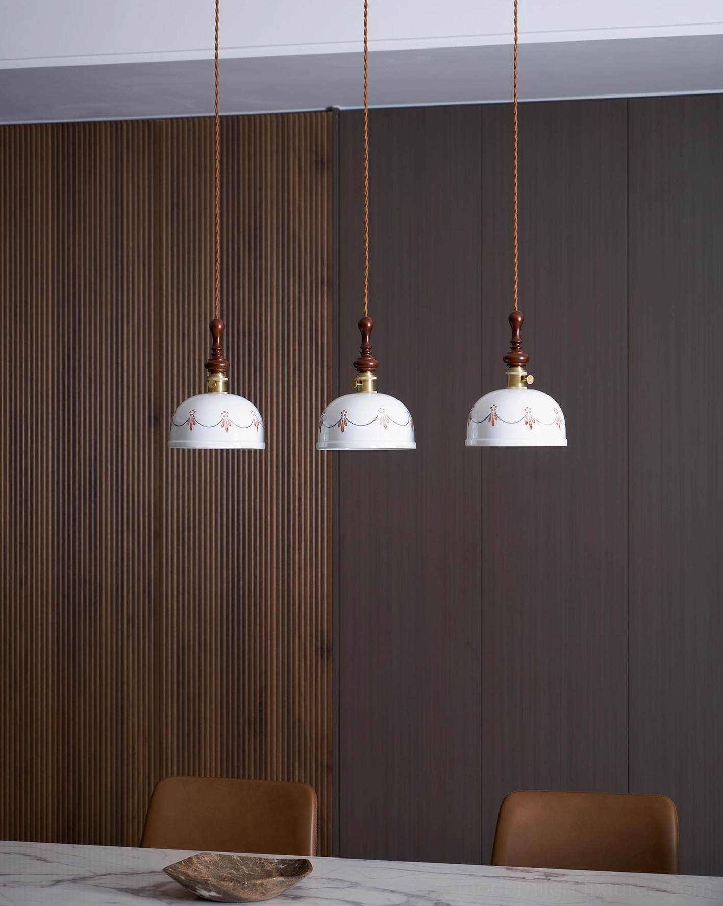 Single Belle Fleur pendant lamp with adjustable cord length for versatile ceiling height installation