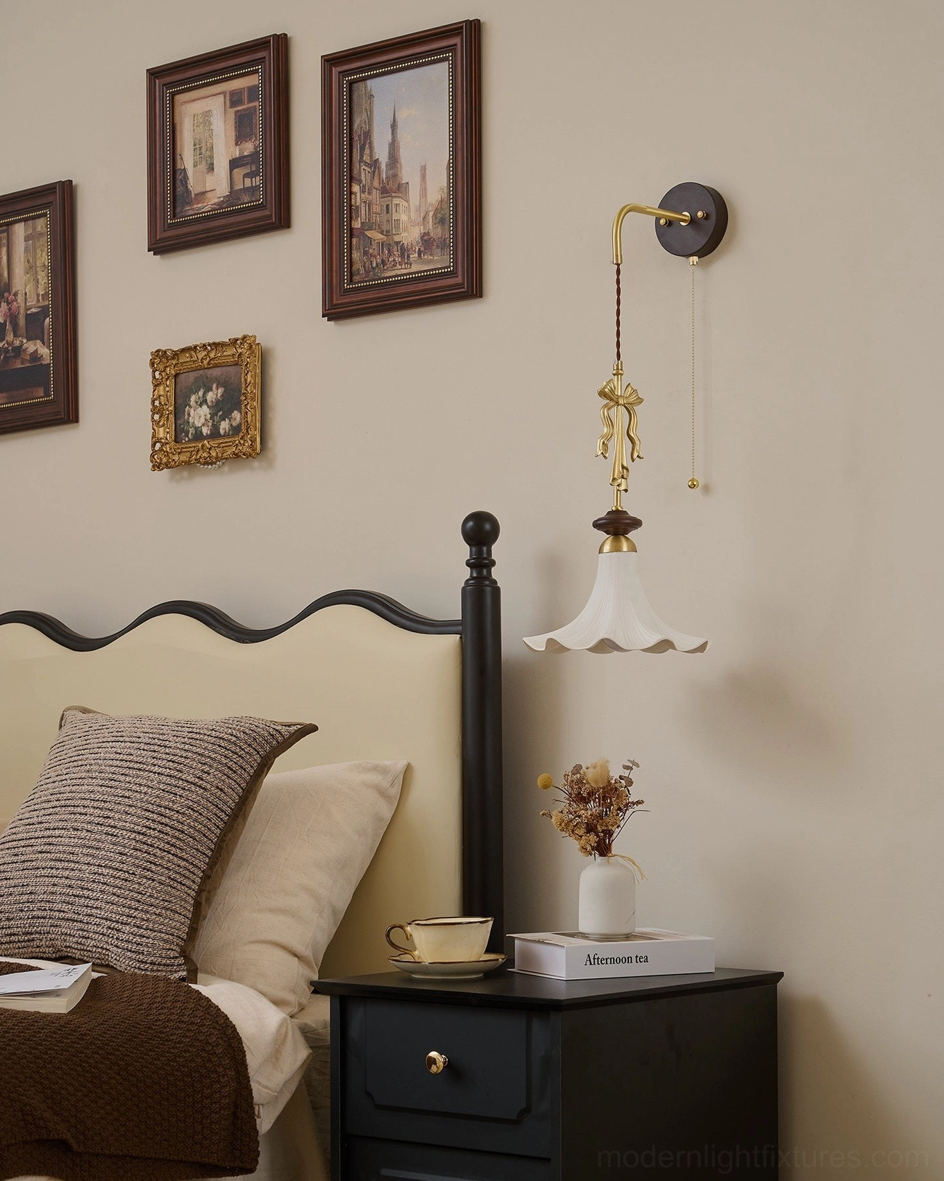 Bellora wall sconce sizing comparison - 25cm and 30cm shade width options for different spaces