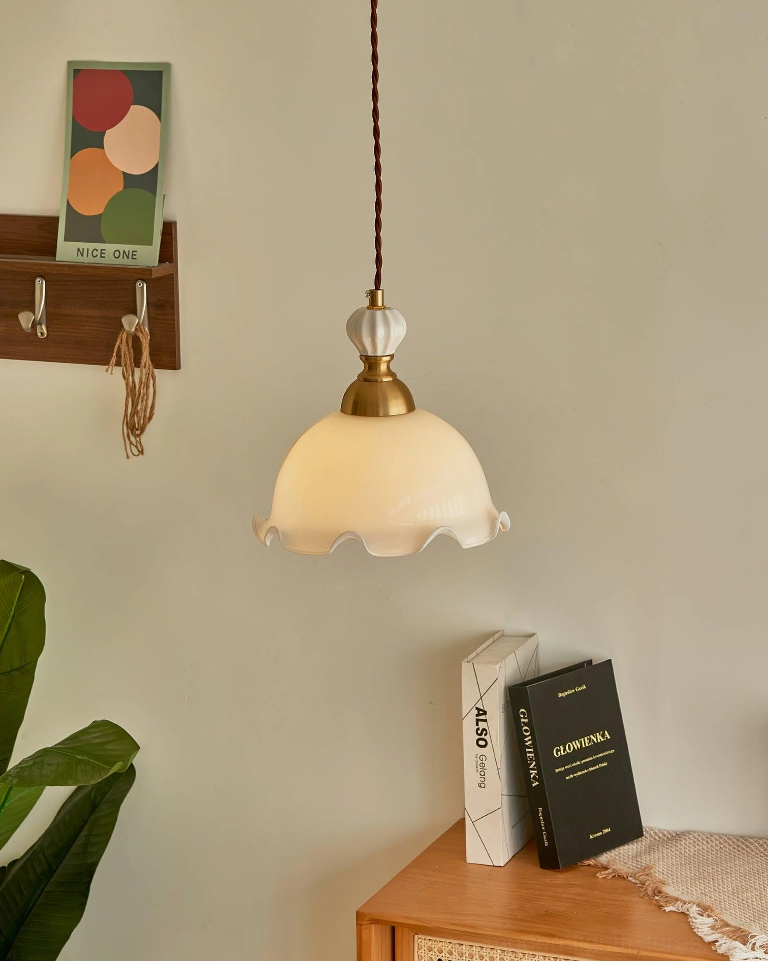 Bianca pendant light technical schematic, product line drawing showing 20cm diameter and height dimensions