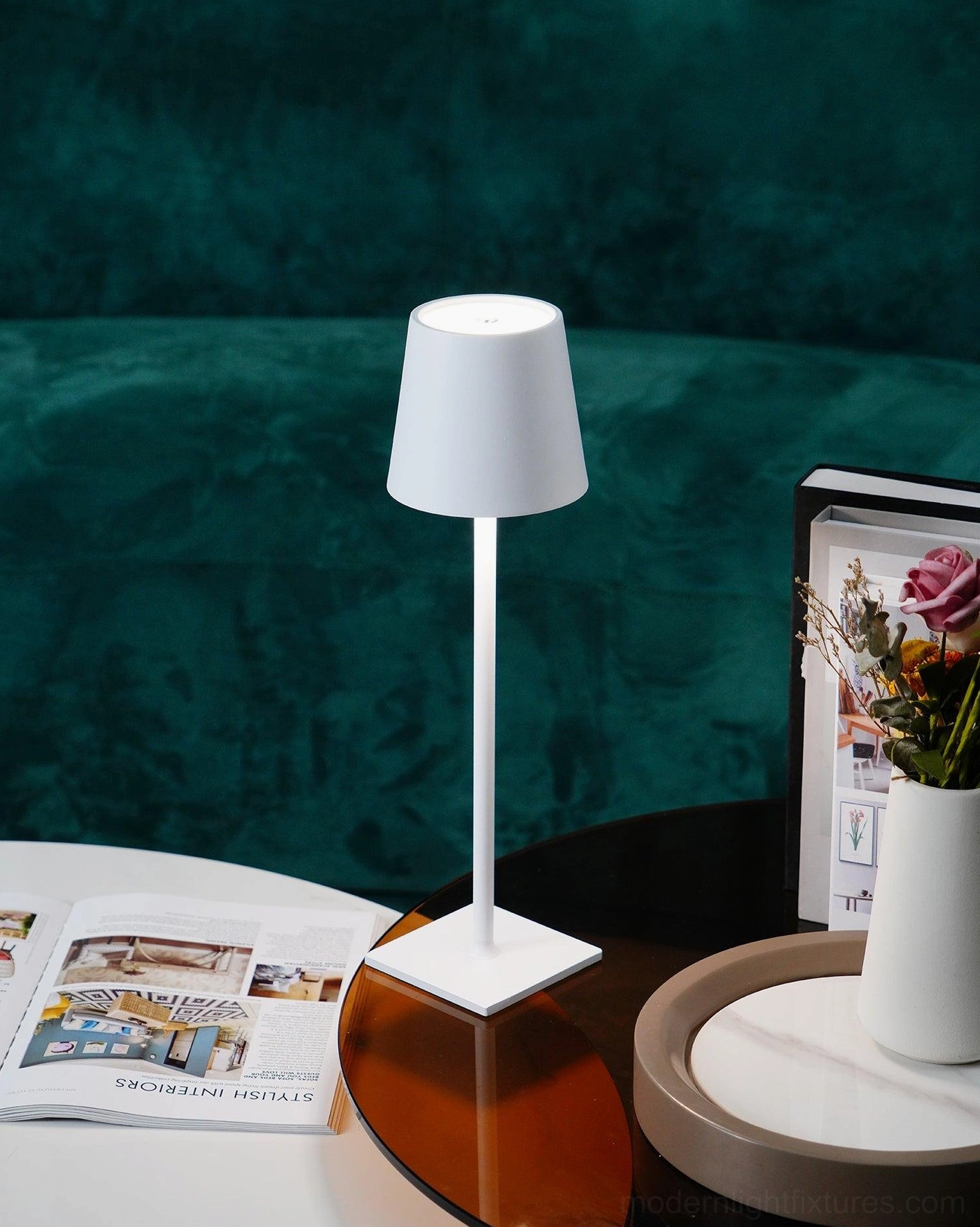 Black metal body table lamp with square base contemporary minimalist style
