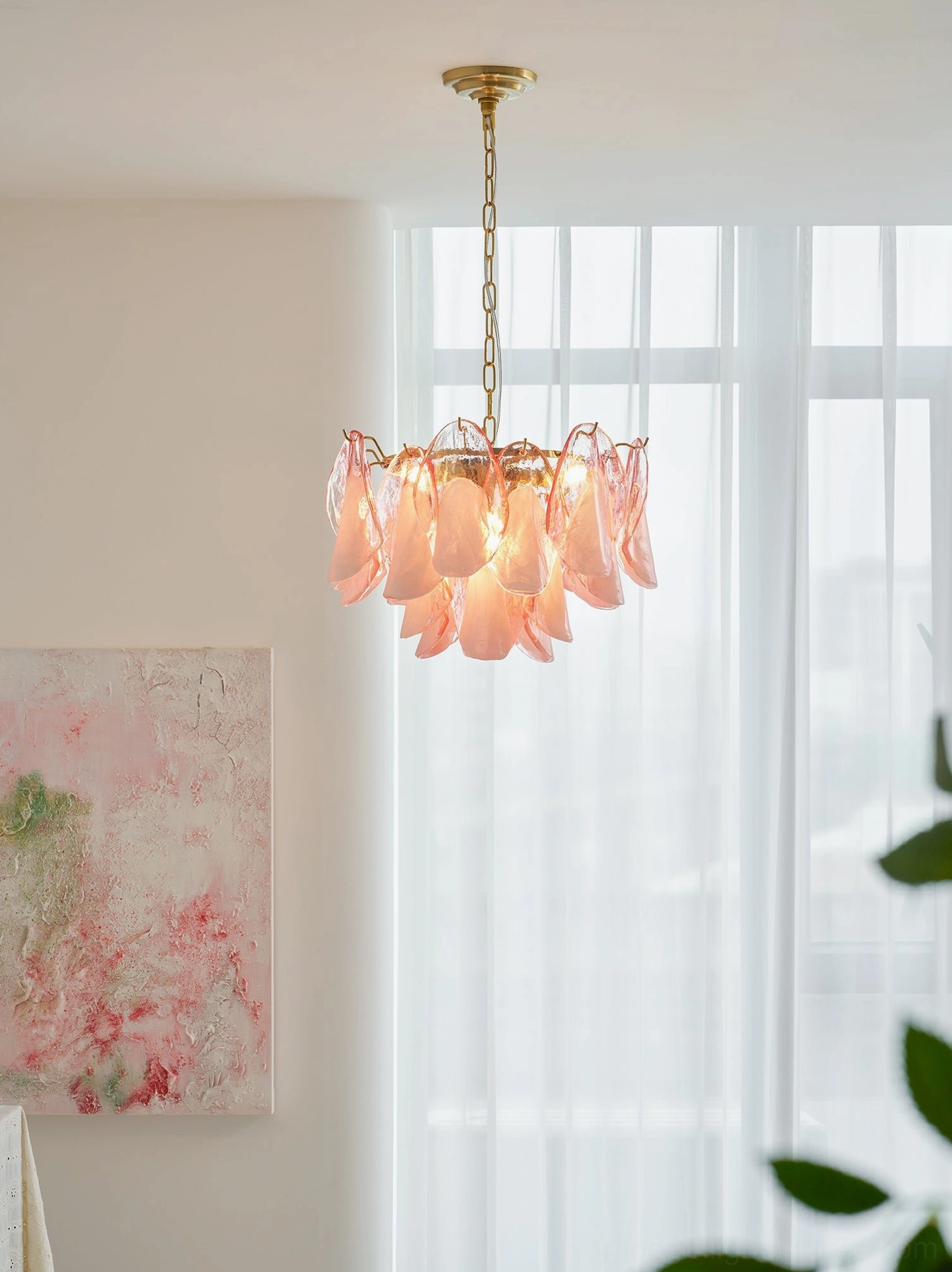 Chandelier specifications guide showing glass piece count and bulb requirements across sizes