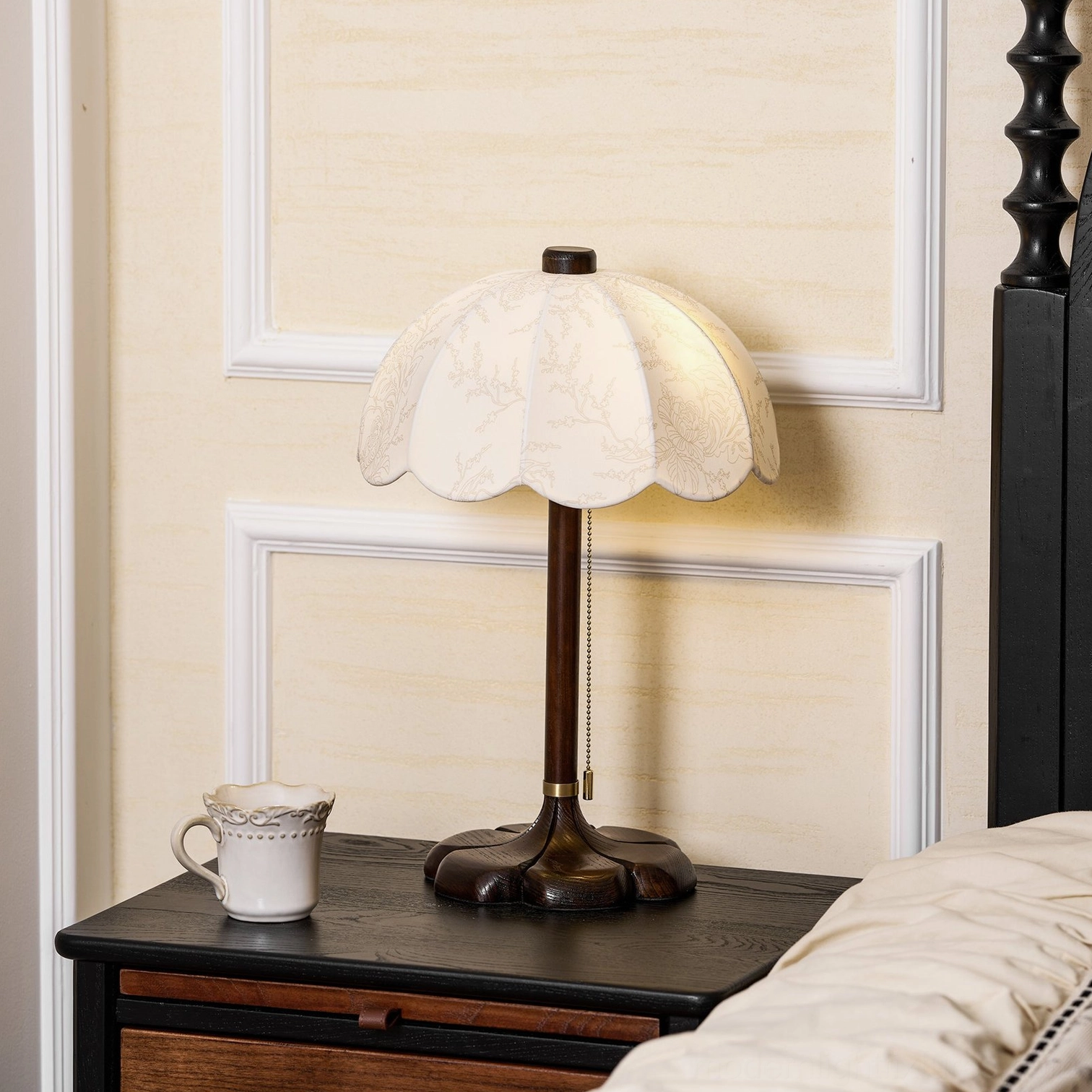 Brazoria table lamp with E14 socket and dual-bulb capacity for customizable brightness control