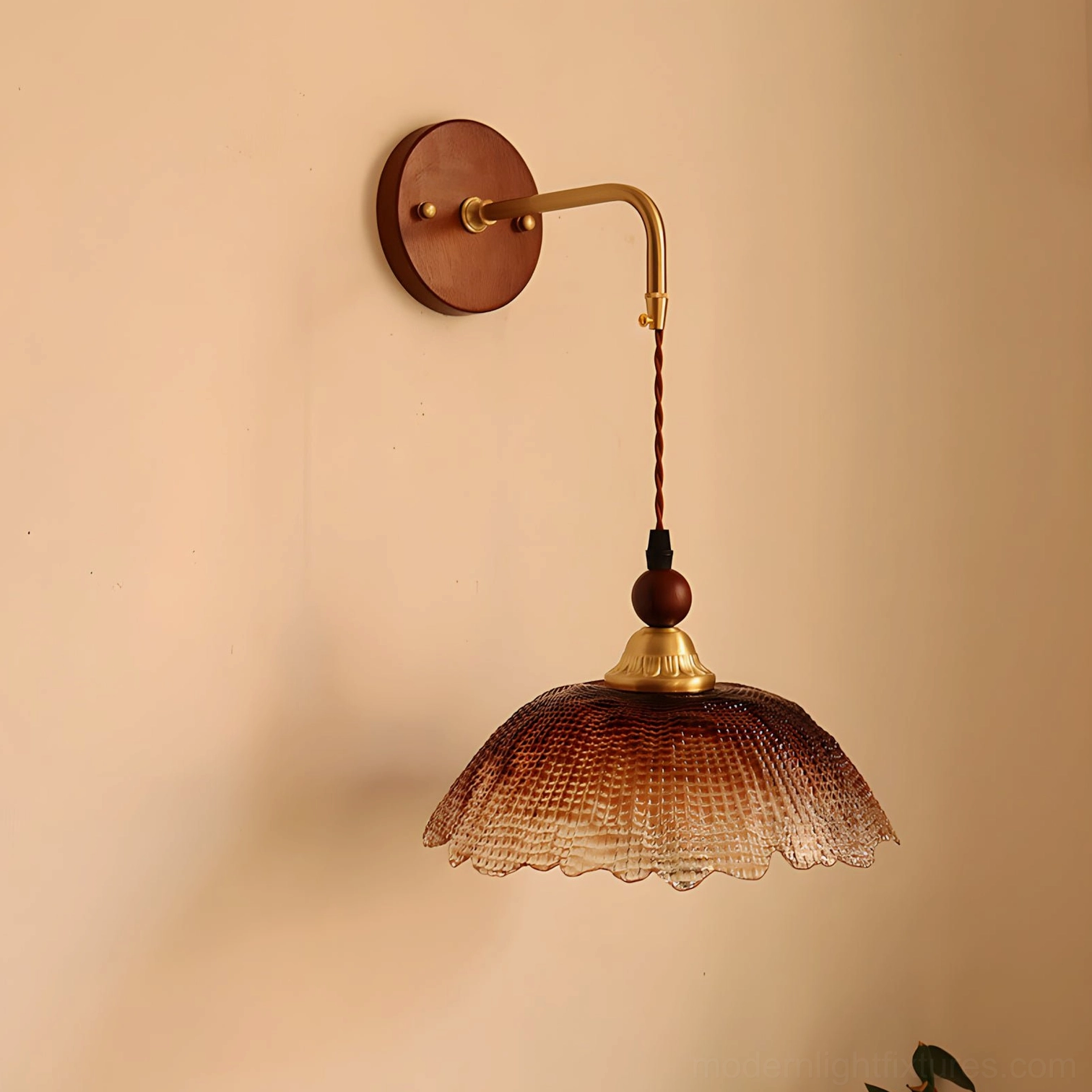 Bruma Model A brass wall sconce with gradient amber patterned glass shade