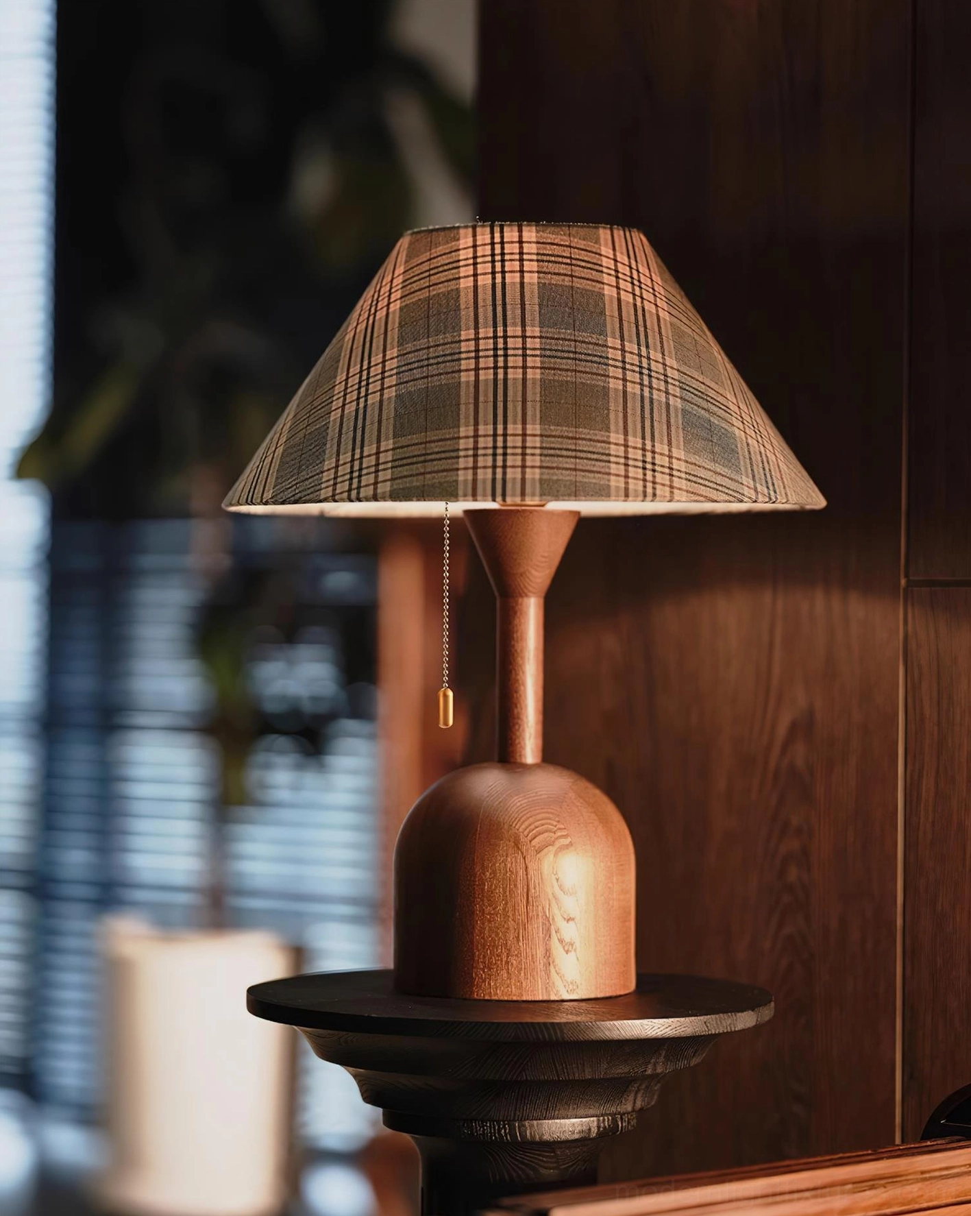 Cabin table lamp showcasing natural wood grain and warm earth tone lighting