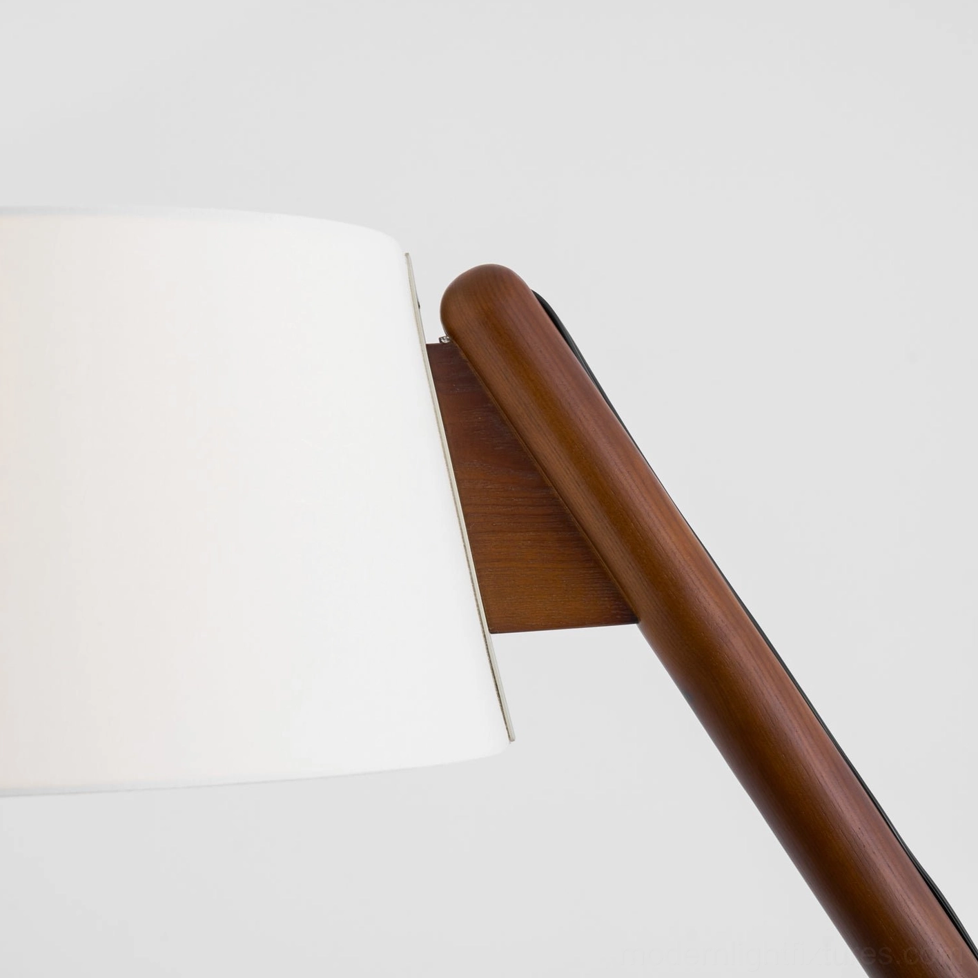 Minimalist cantilever lamp with E26 E27 socket compatibility and energy-efficient LED support