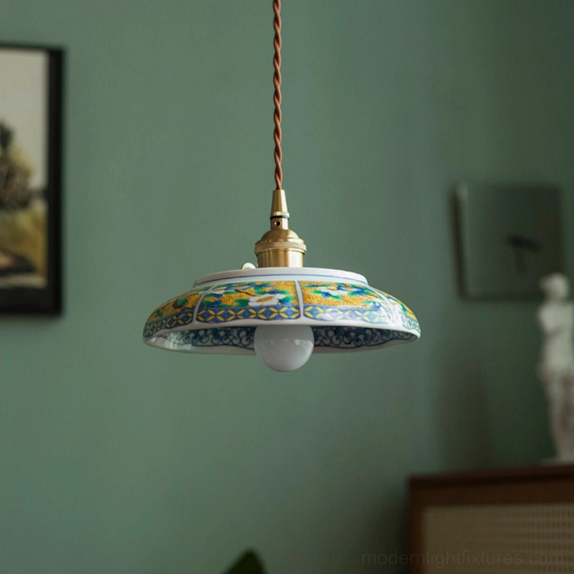 Hand-painted ceramic pendant light fixture specifications and mounting hardware for E27 socket installation