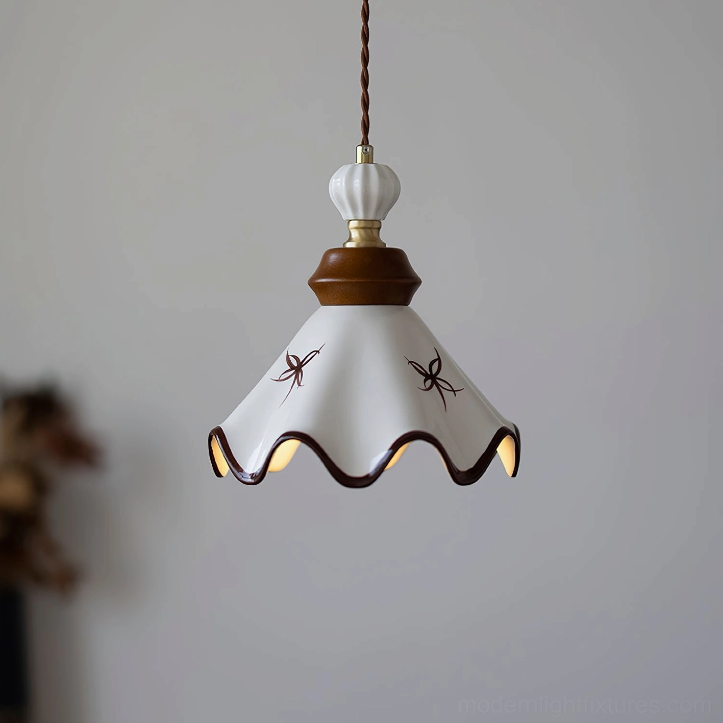 Model C ceramic pendant light, diameter 21.5cm (8.4 inches), height 22.5cm (8.8 inches), intimate space application