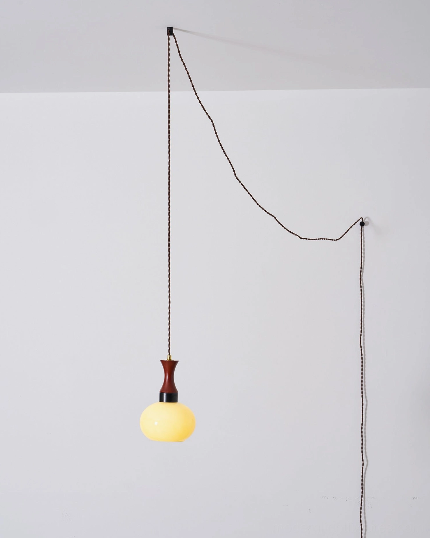 Chara plug-in pendant light installation in contemporary living room setting