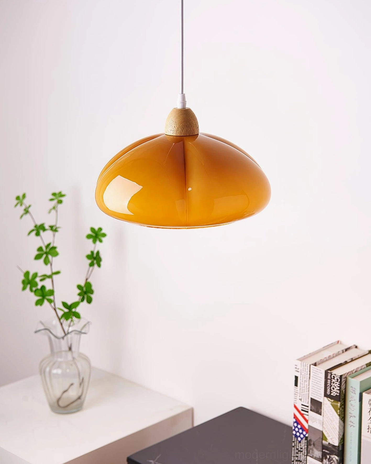 Cipola pumpkin pendant lamp with soft diffused light creating cozy dining ambiance