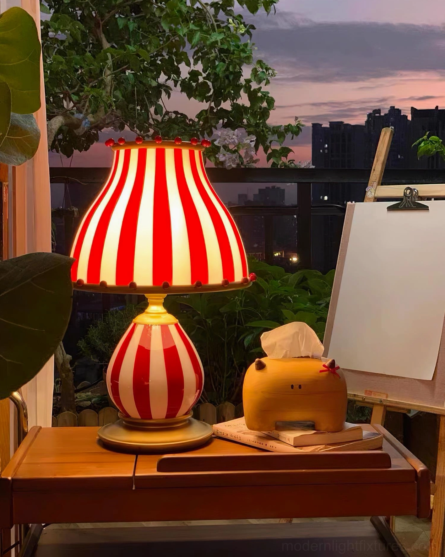 Circus pattern table lamp with refined craftsmanship and artistic appeal