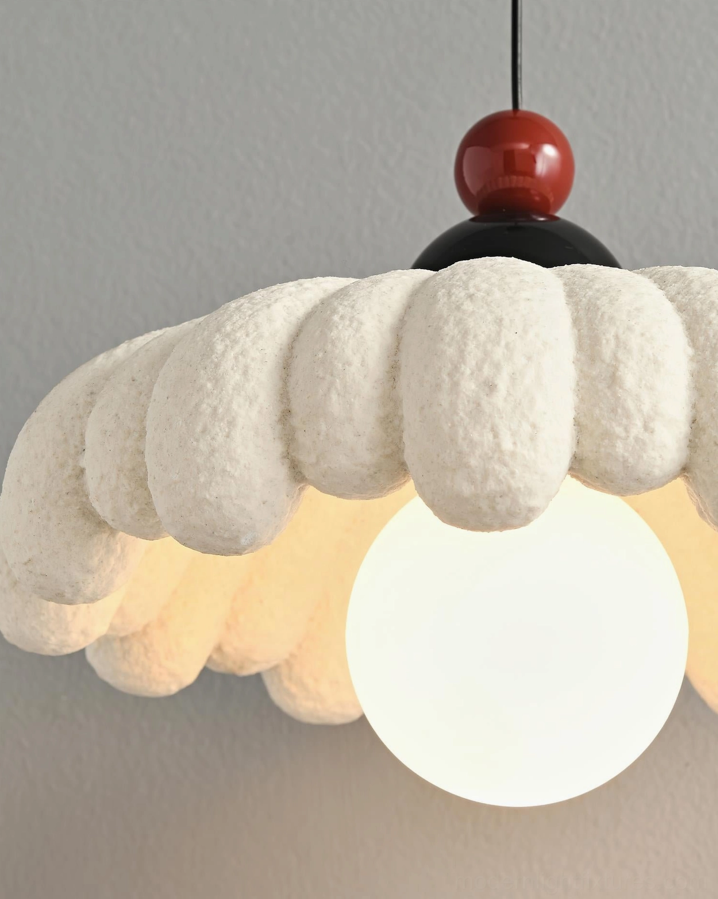 Cloudet pendant lamp color options display, available in red beige and black finishes, modern lighting fixture palette