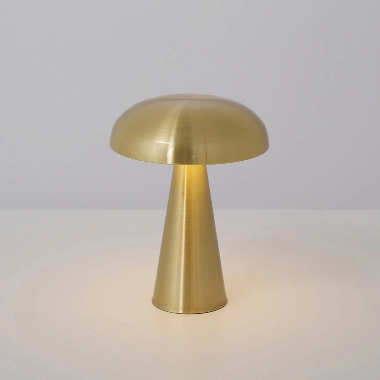 Como gold aluminum table lamp premium finish warm reflective luxury metallic appearance