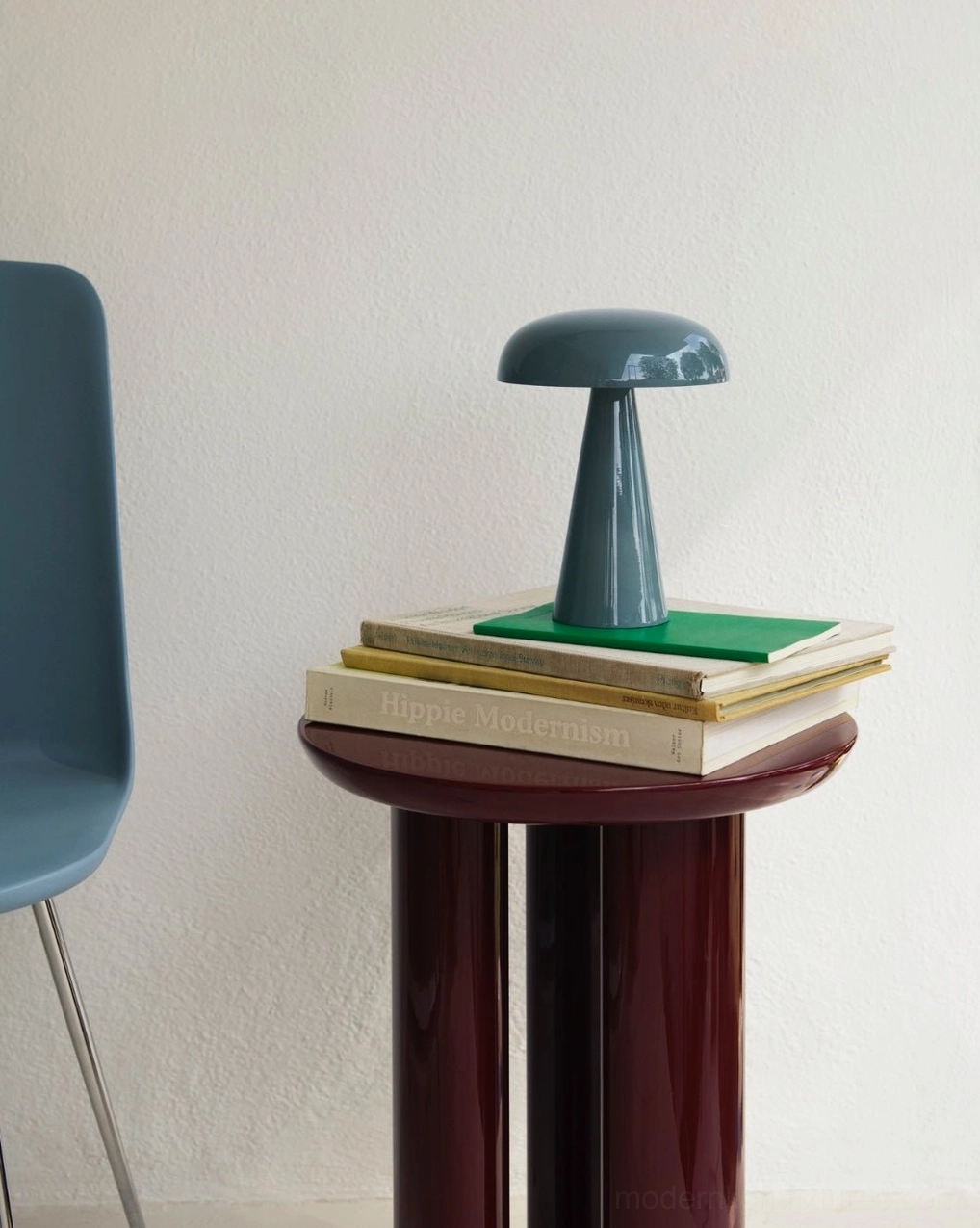 Como table lamp showing three color temperature modes warm neutral cool white cycling display