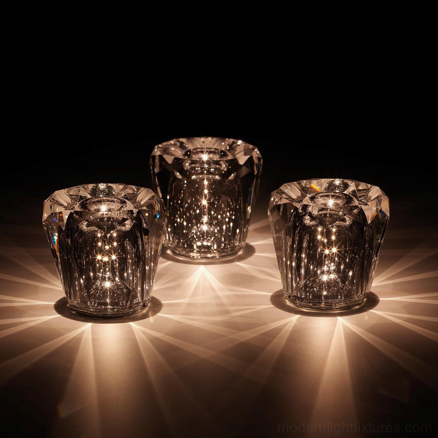 Crystal diamond table lamp size scale comparison, 8.2cm diameter 3.2-inch width context, compact dimensions reference