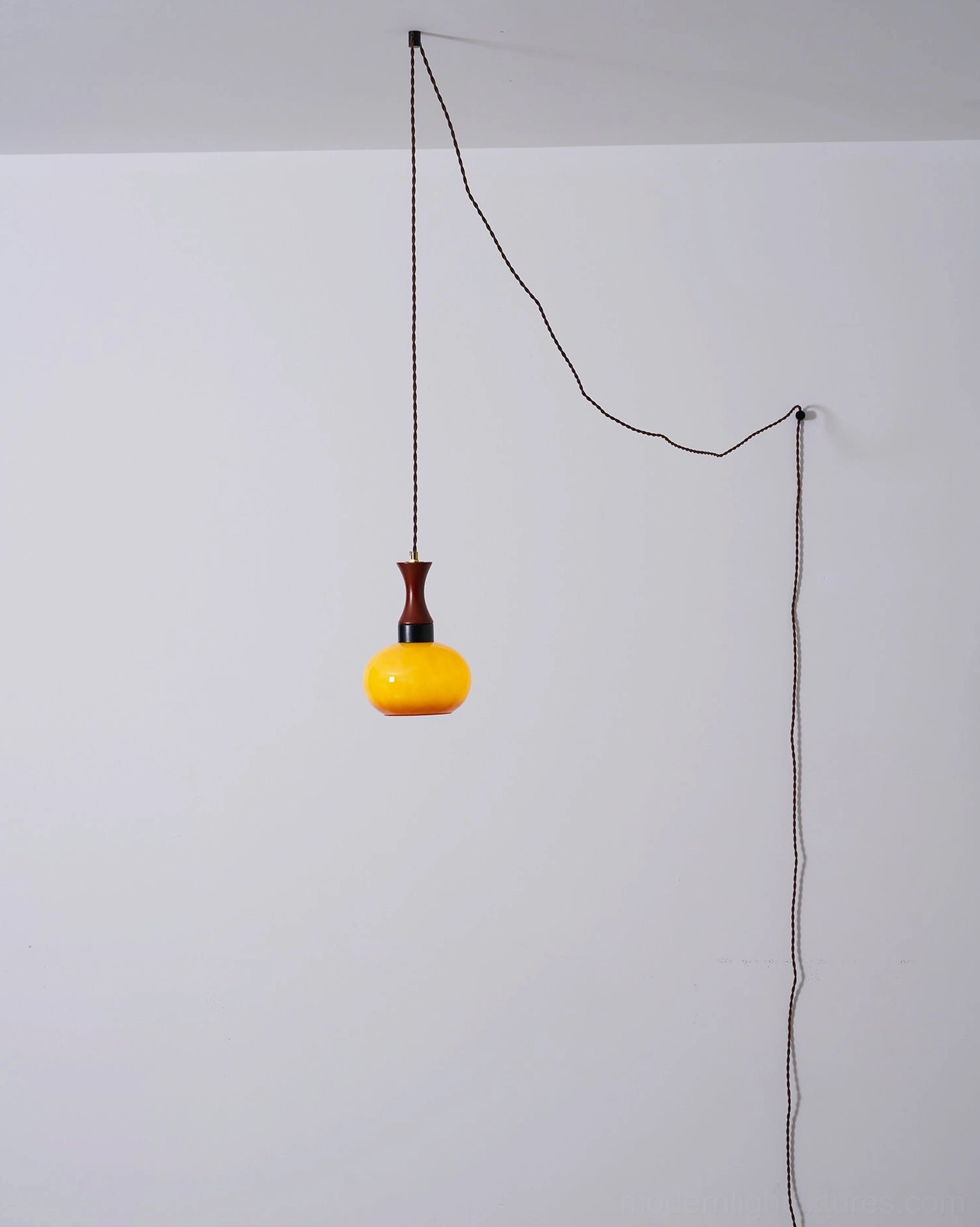 Plug-in pendant lamp with dimmable capability for personalized lighting control