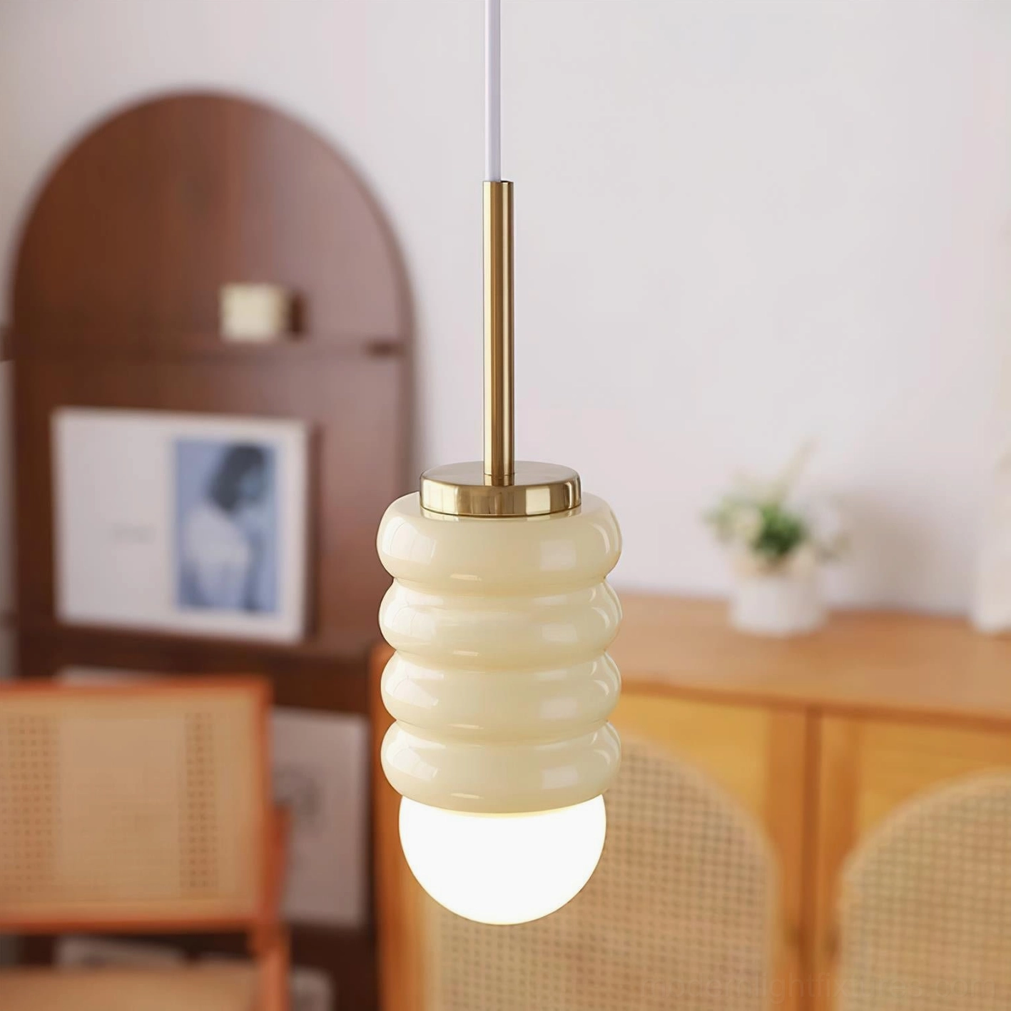 Dimmer compatible pendant lamp for layered lighting design, versatile illumination control