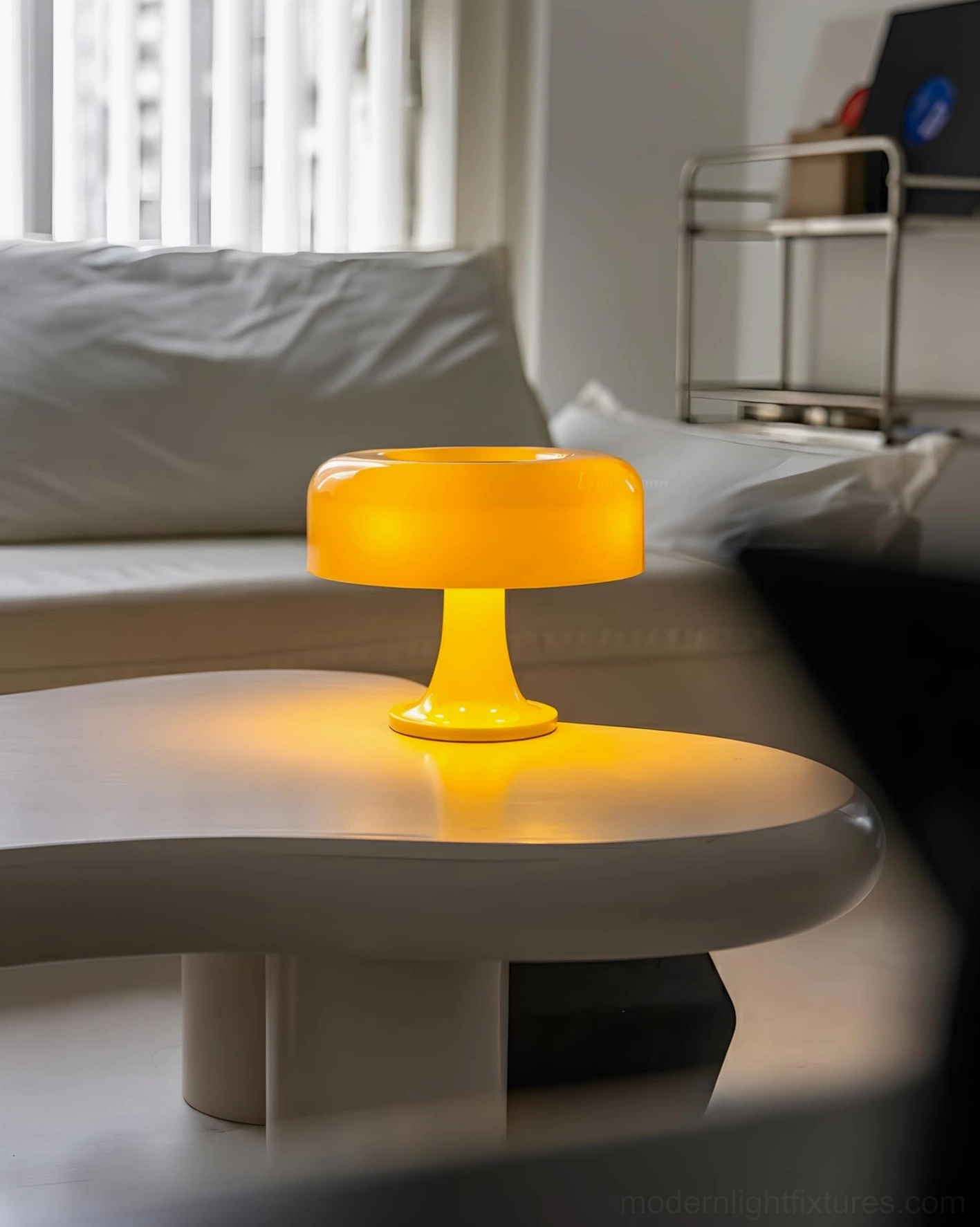Donula modern sculptural table lamp showing smooth rounded silhouette and finish