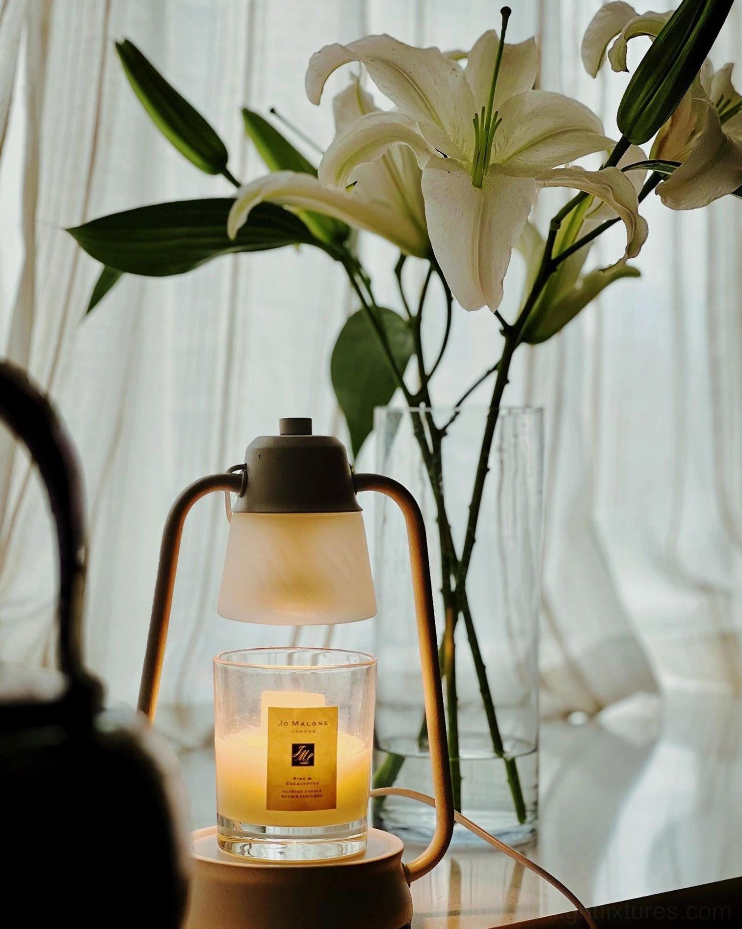 Frosted glass candle warmer lamp 27cm height compact table lighting