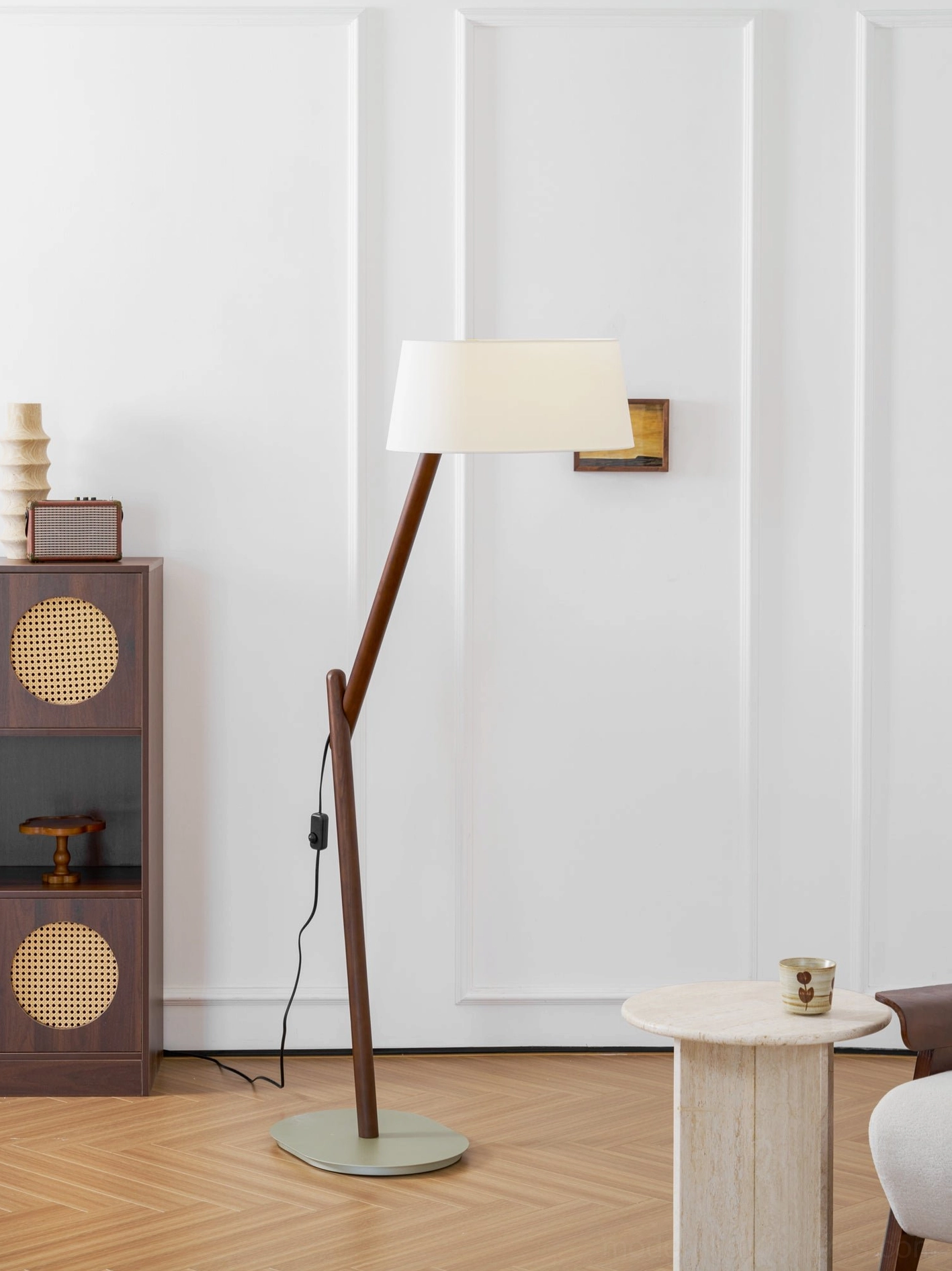 Elegant arc floor lamp with 48.5cm shade diameter and 165cm height for contemporary spaces