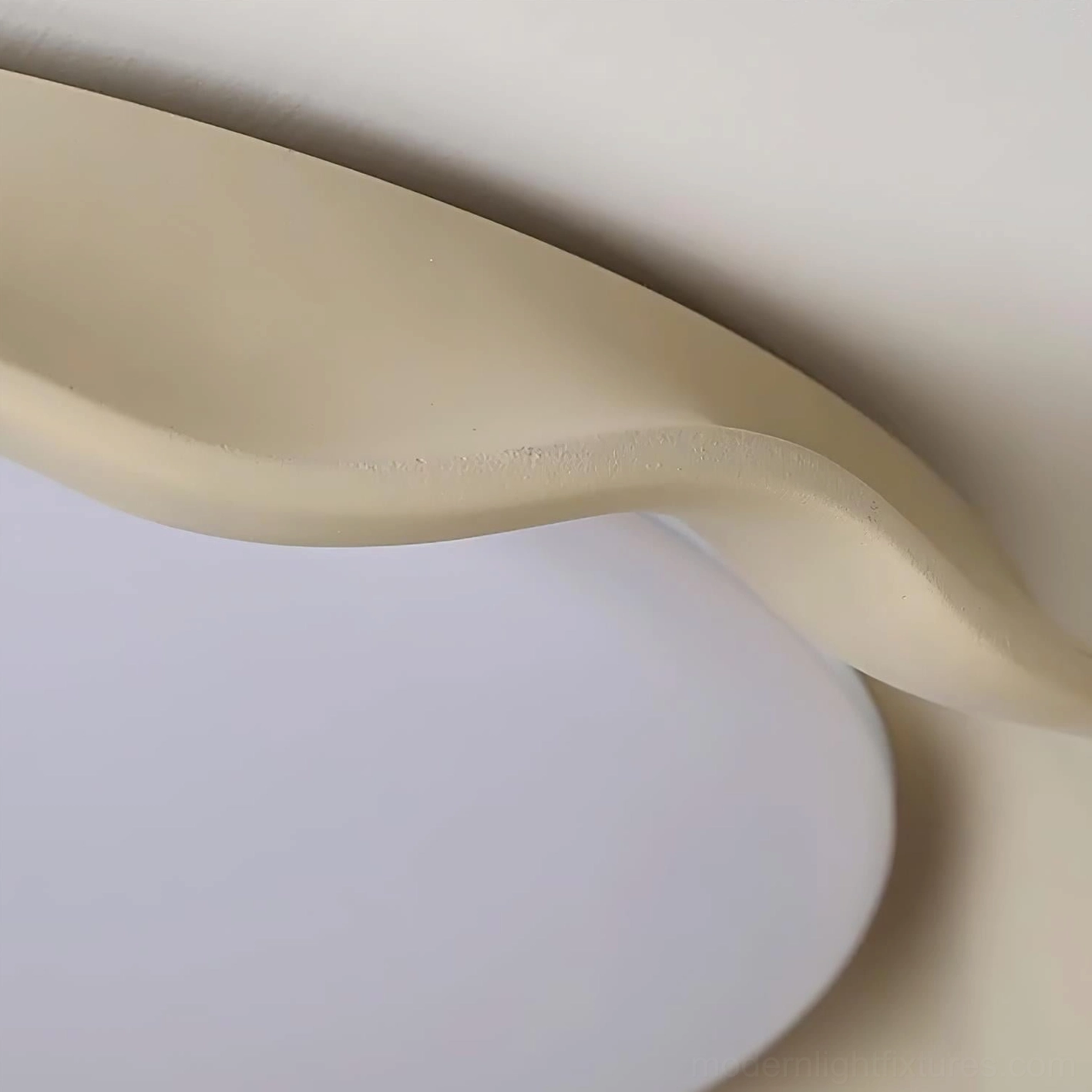 Elio modern concrete ceiling light fixture, wavy edge design, integrated LED warm white 3000K, low-angle residential interior view