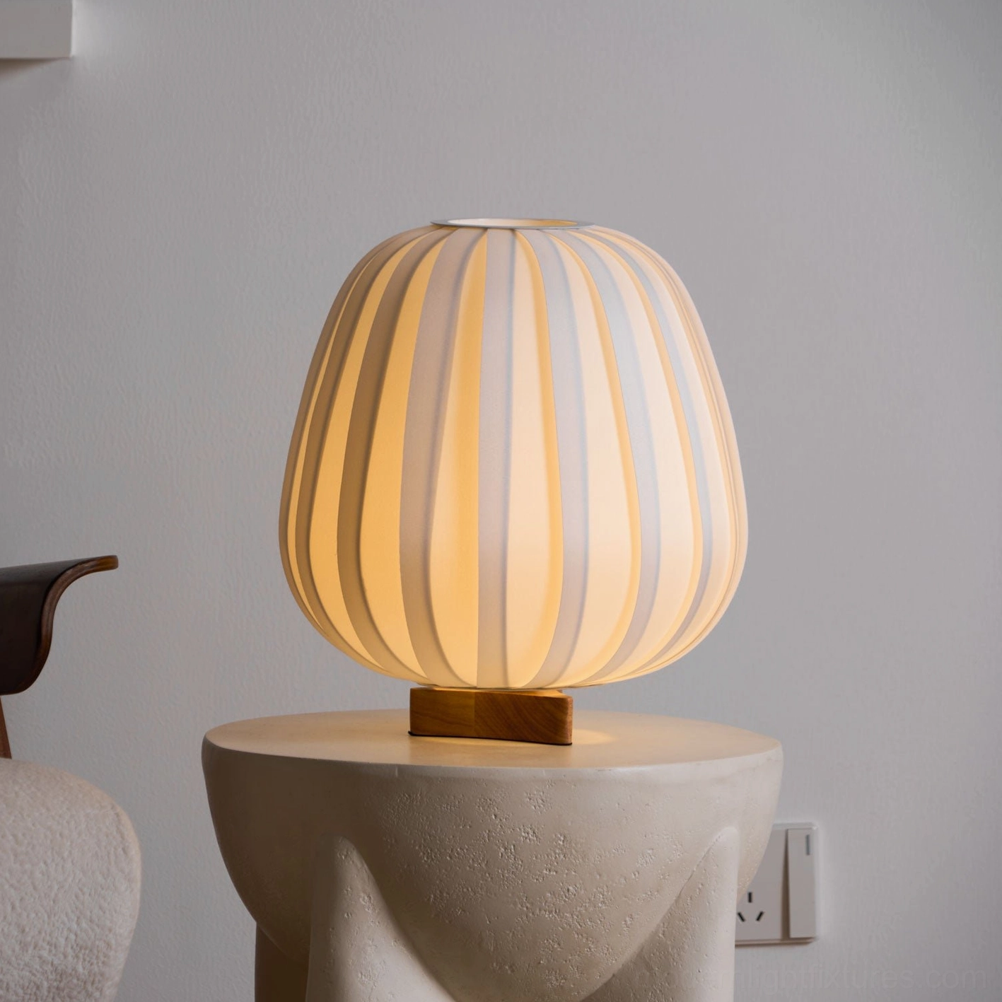 Fabric table lamp wooden base push-button switch functional design
