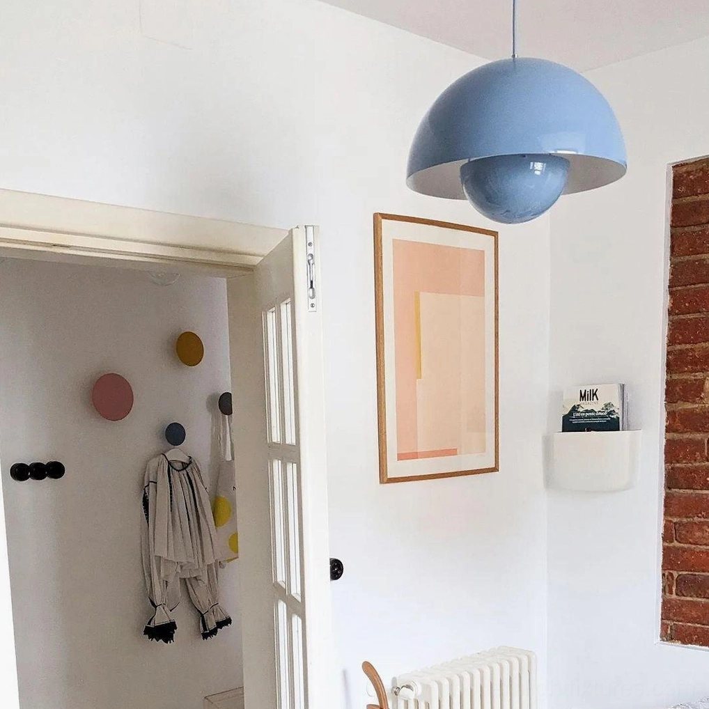 Flowerpot pendant light showing light diffusion from aluminum interior surface