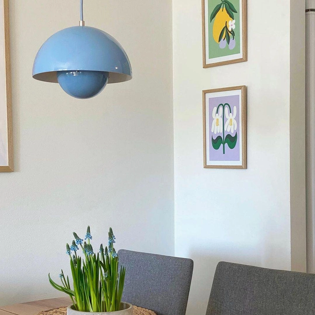Flowerpot pendant light wiring and mounting hardware installation components