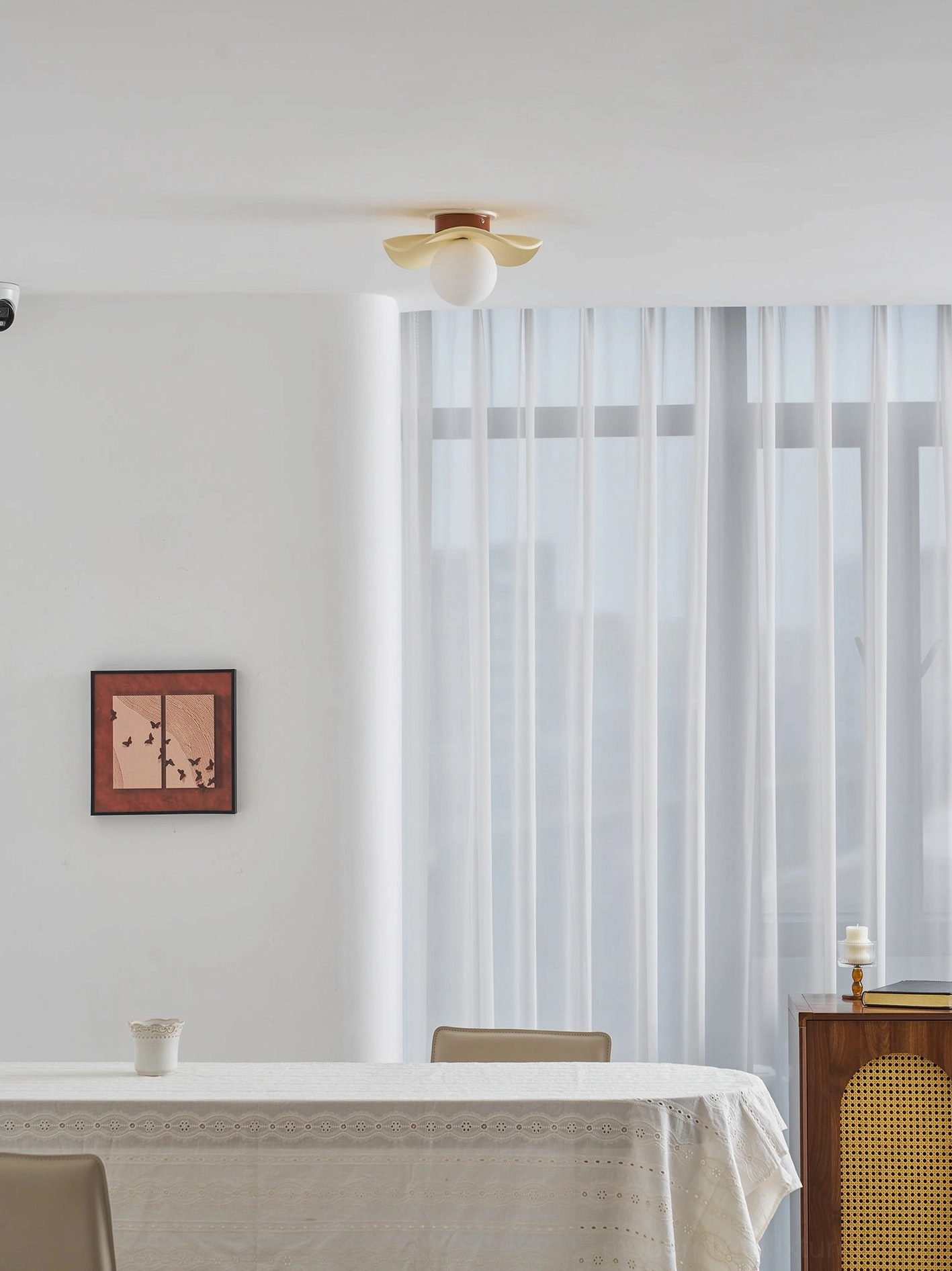 Gand flush mount ceiling light showing 360-degree omnidirectional light diffusion pattern