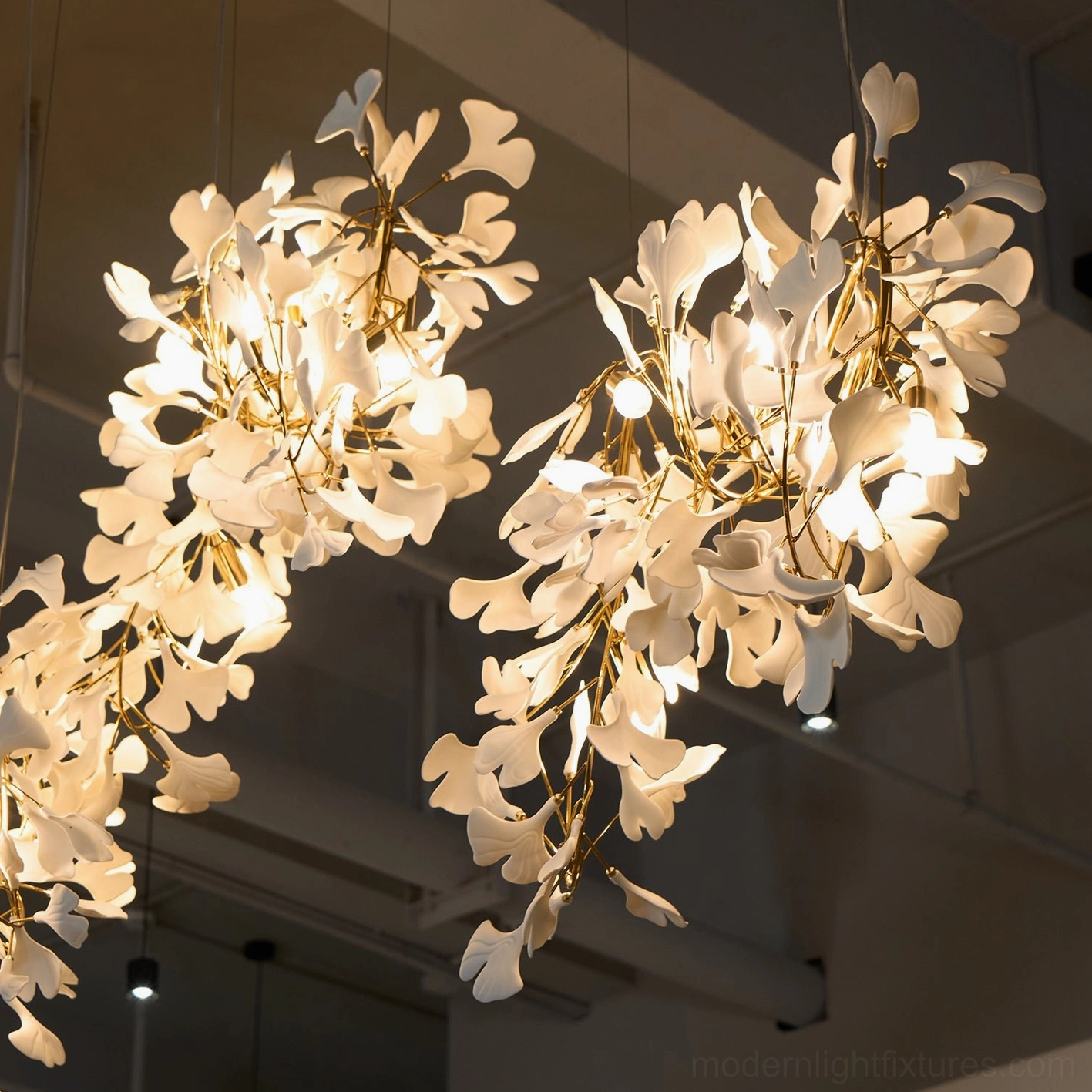 Modern ginkgo leaf chandelier C style electrical components and socket type compatibility