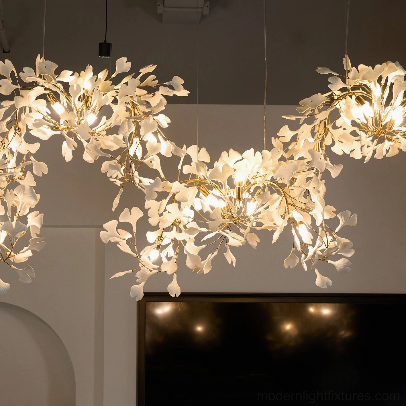 Ginkgo leaf pendant chandelier C style installation guide showing assembly and positioning